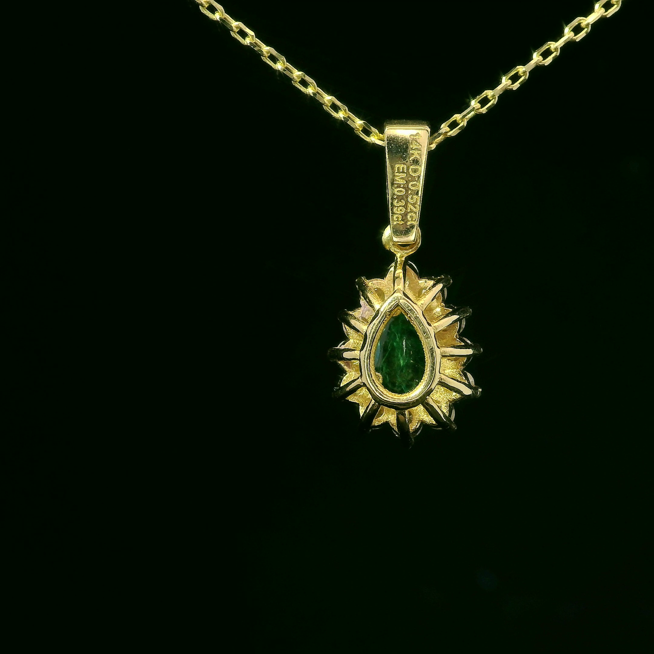 COLLAR DE ORO CON ESMERALDA Y DIAMANTES