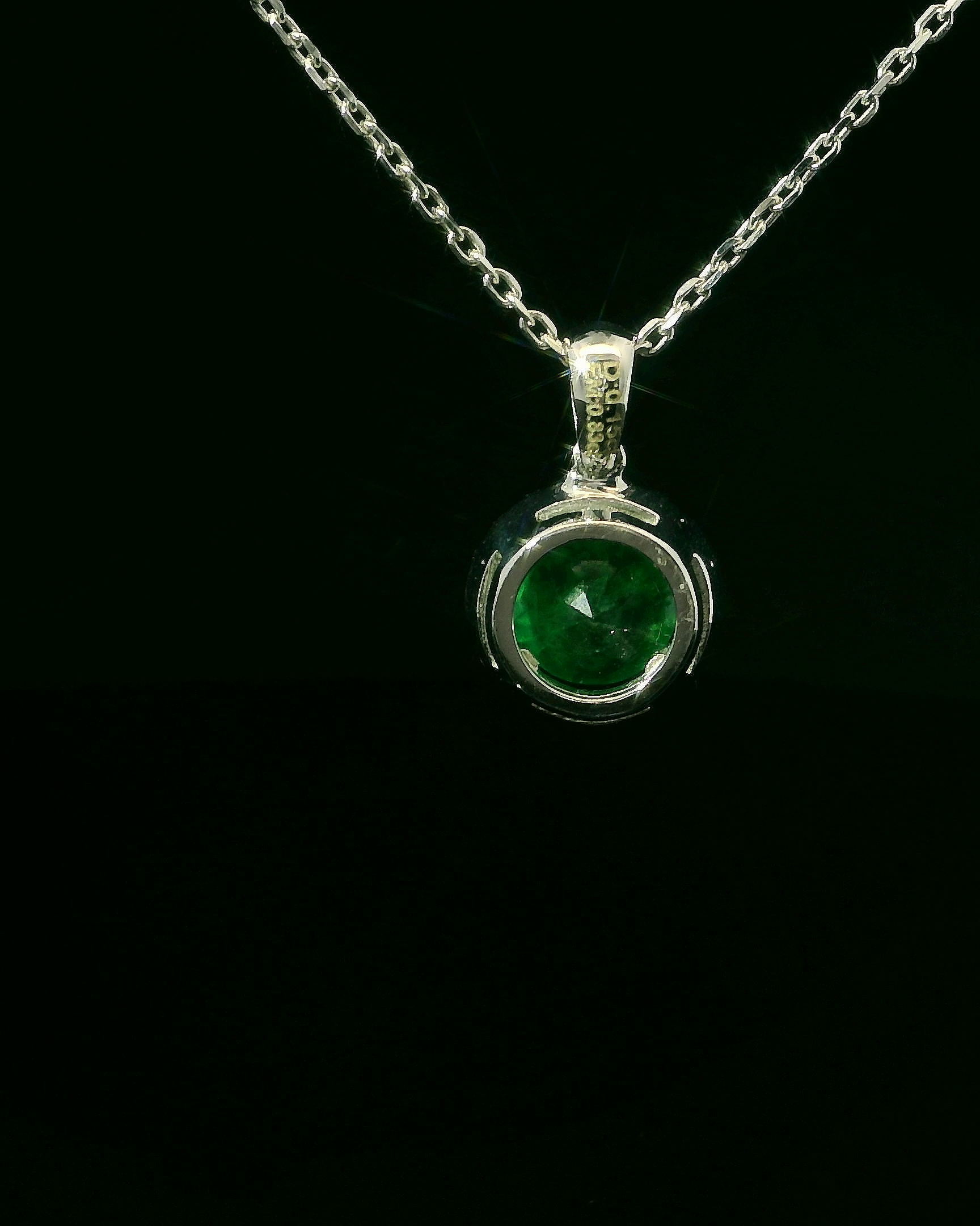 COLLAR DE ORO CON ESMERALDA Y DIAMANTES