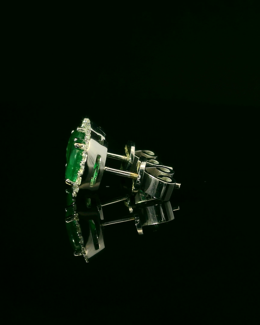 ARETES DE ORO CON ESMERALDA Y DIAMANTES