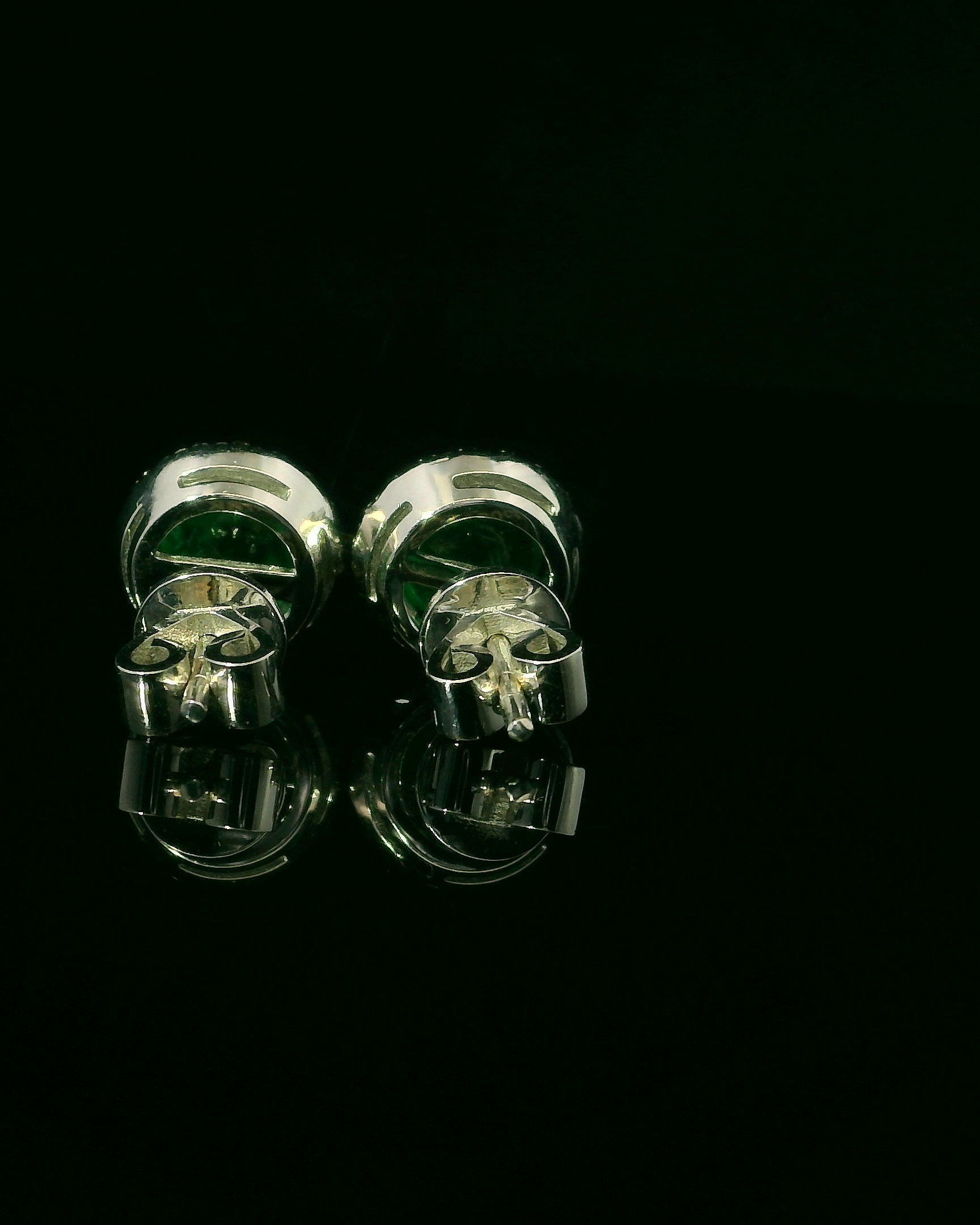 ARETES DE ORO CON ESMERALDA Y DIAMANTES