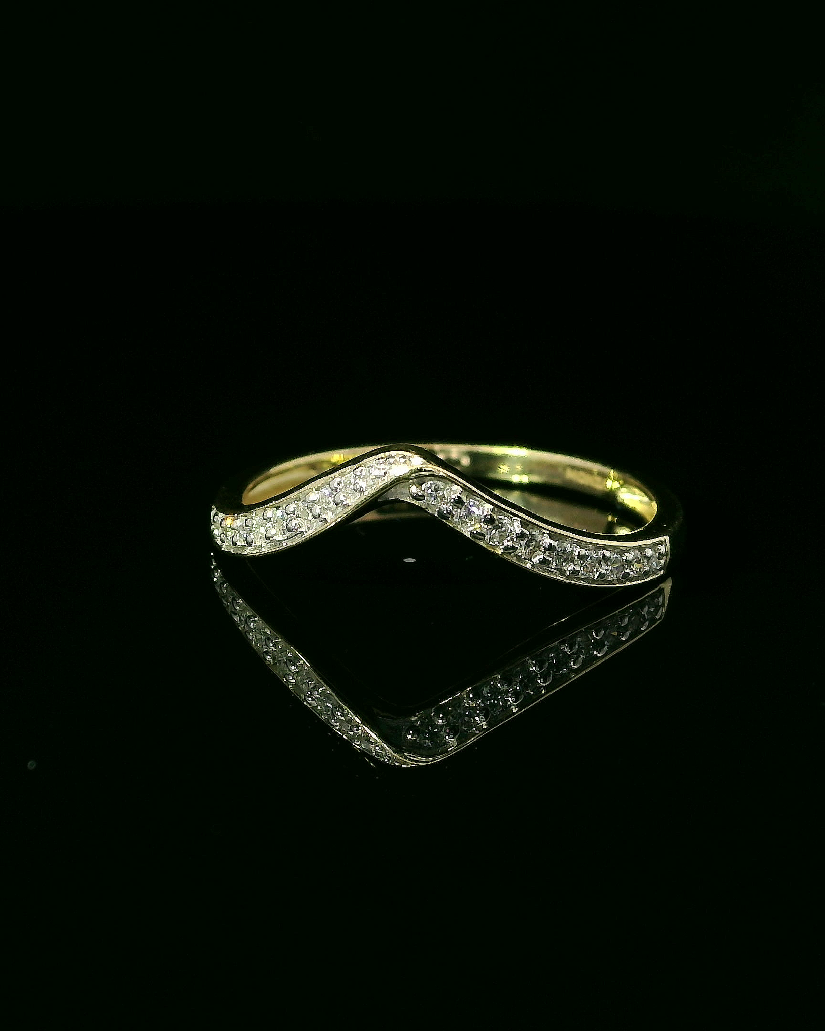 CHURUMBELA DE ORO CON DIAMANTES