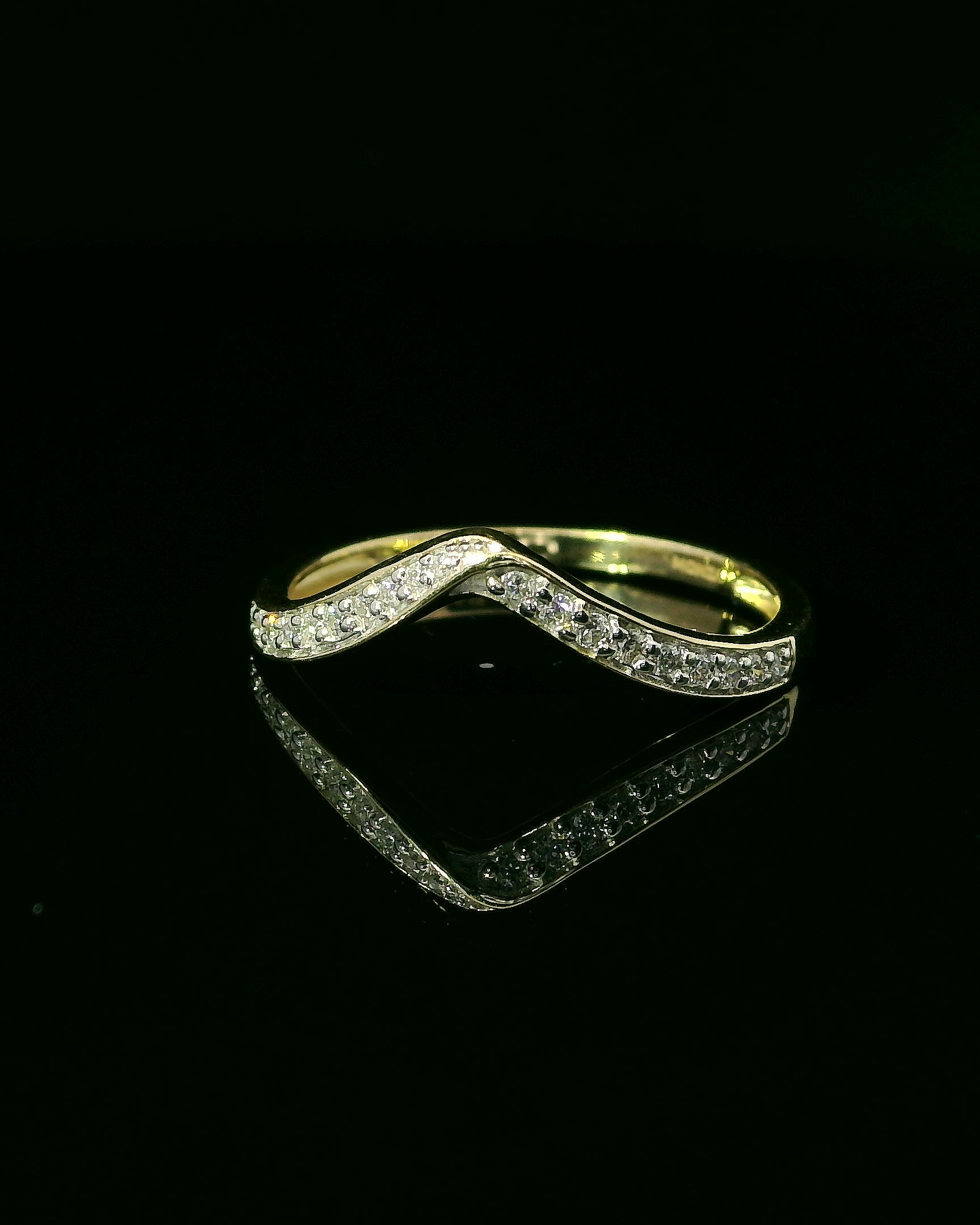 CHURUMBELA DE ORO CON DIAMANTES