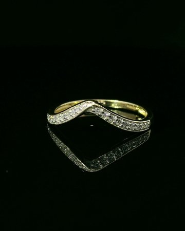 CHURUMBELA DE ORO CON DIAMANTES