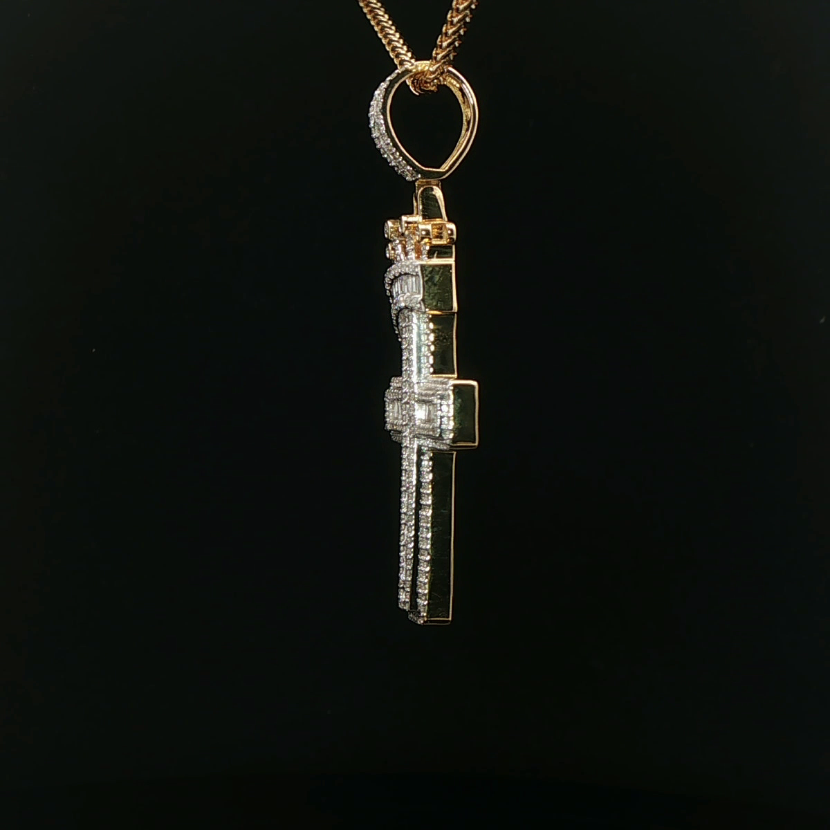 CRUZ DE ORO CON DIAMANTES CORONA