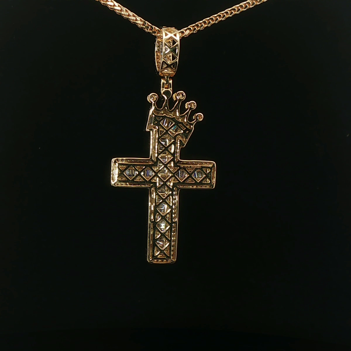 CRUZ DE ORO CON DIAMANTES CORONA