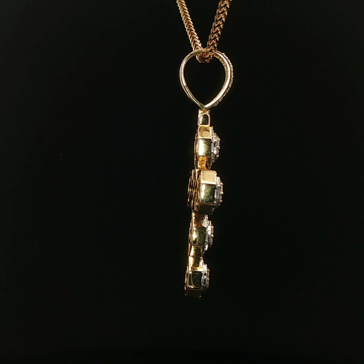 CRUZ DE ORO CON DIAMANTES