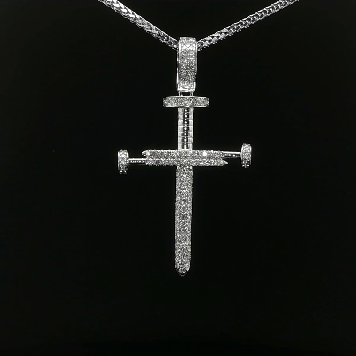 CRUZ DE ORO BLANCO CON DIAMANTES