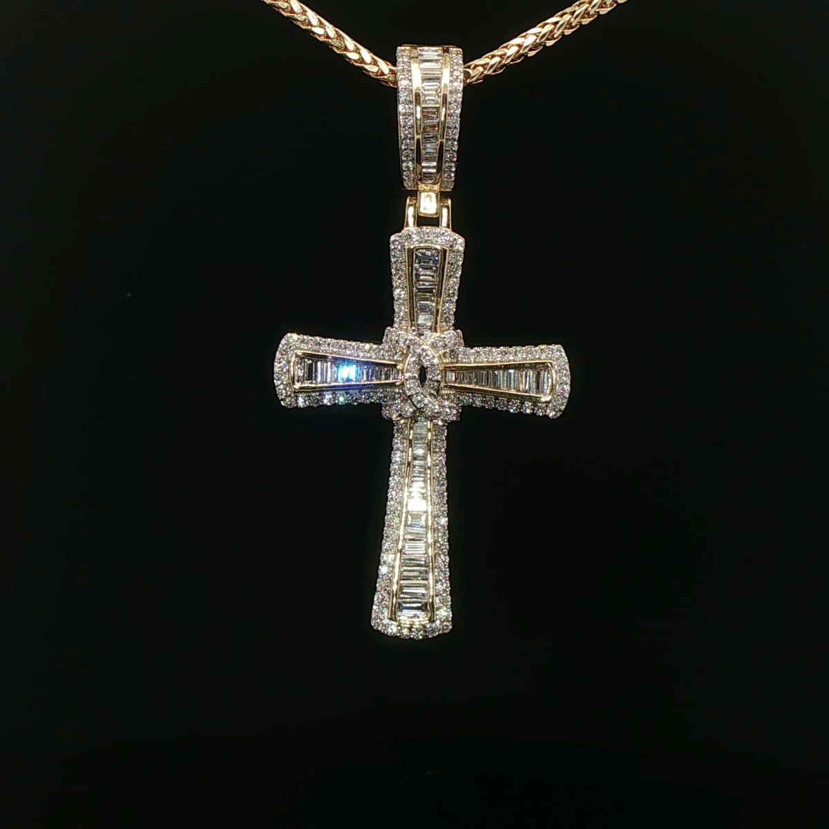 CRUZ DE ORO CON DIAMANTES