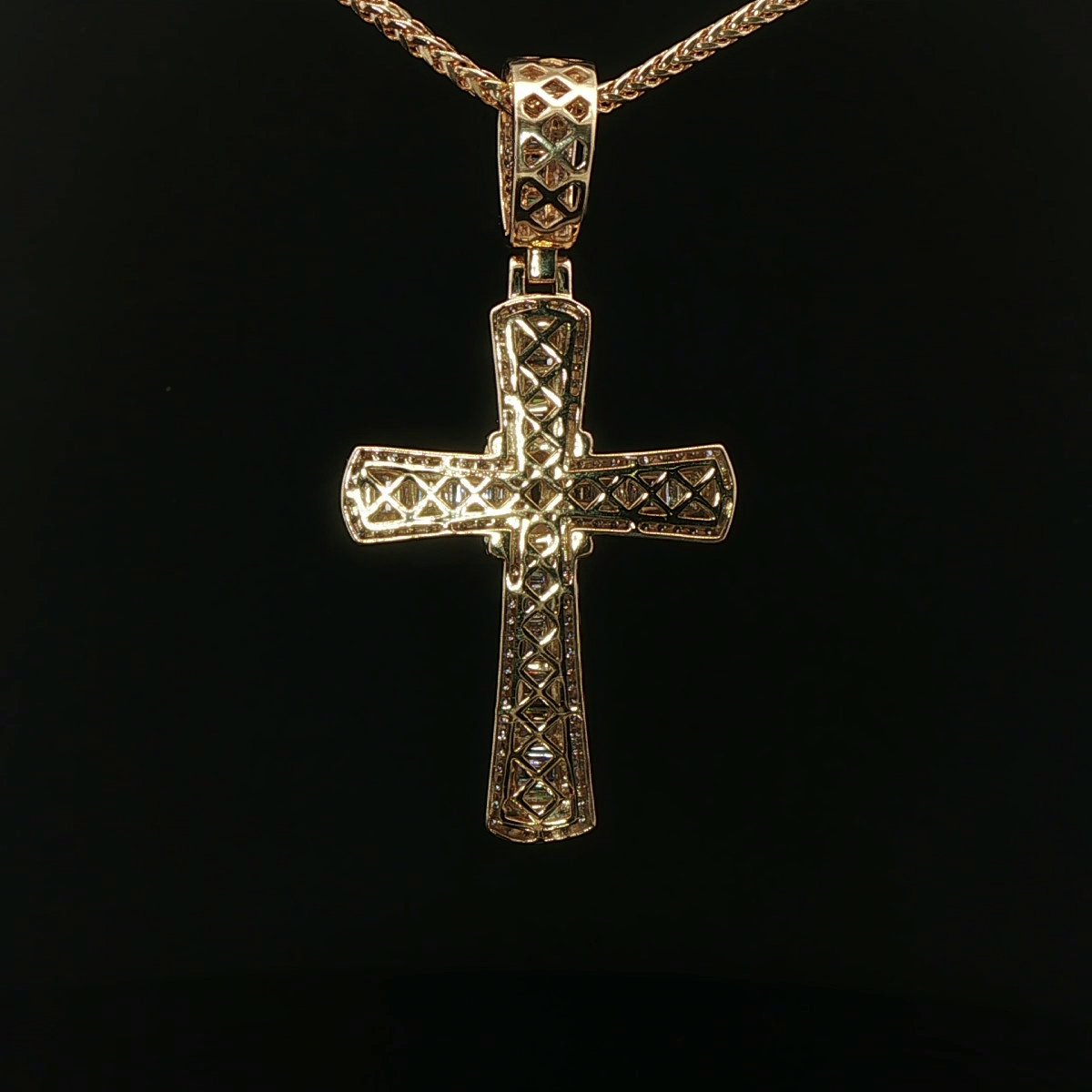 CRUZ DE ORO CON DIAMANTES