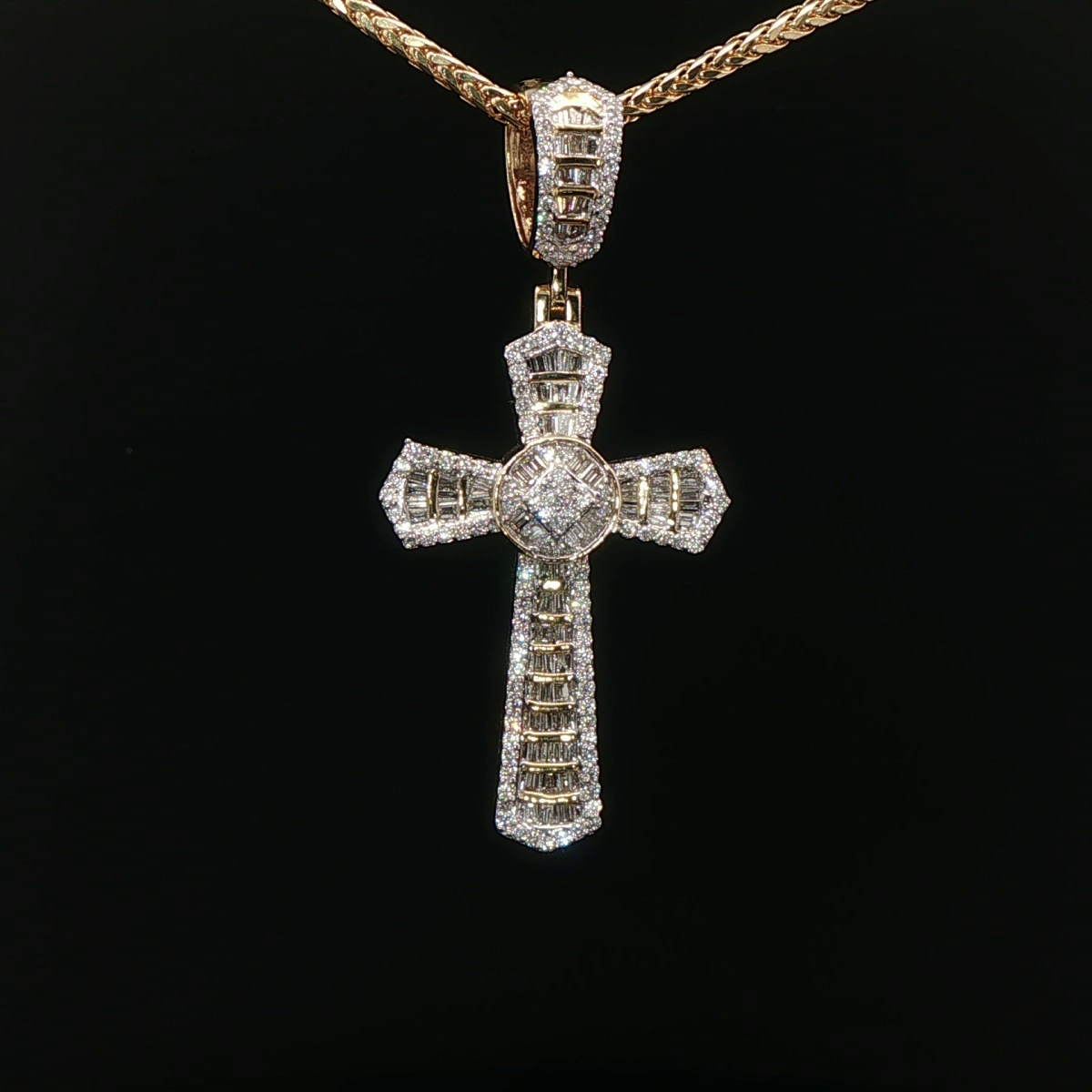 CRUZ  DE ORO CON DIAMANTES
