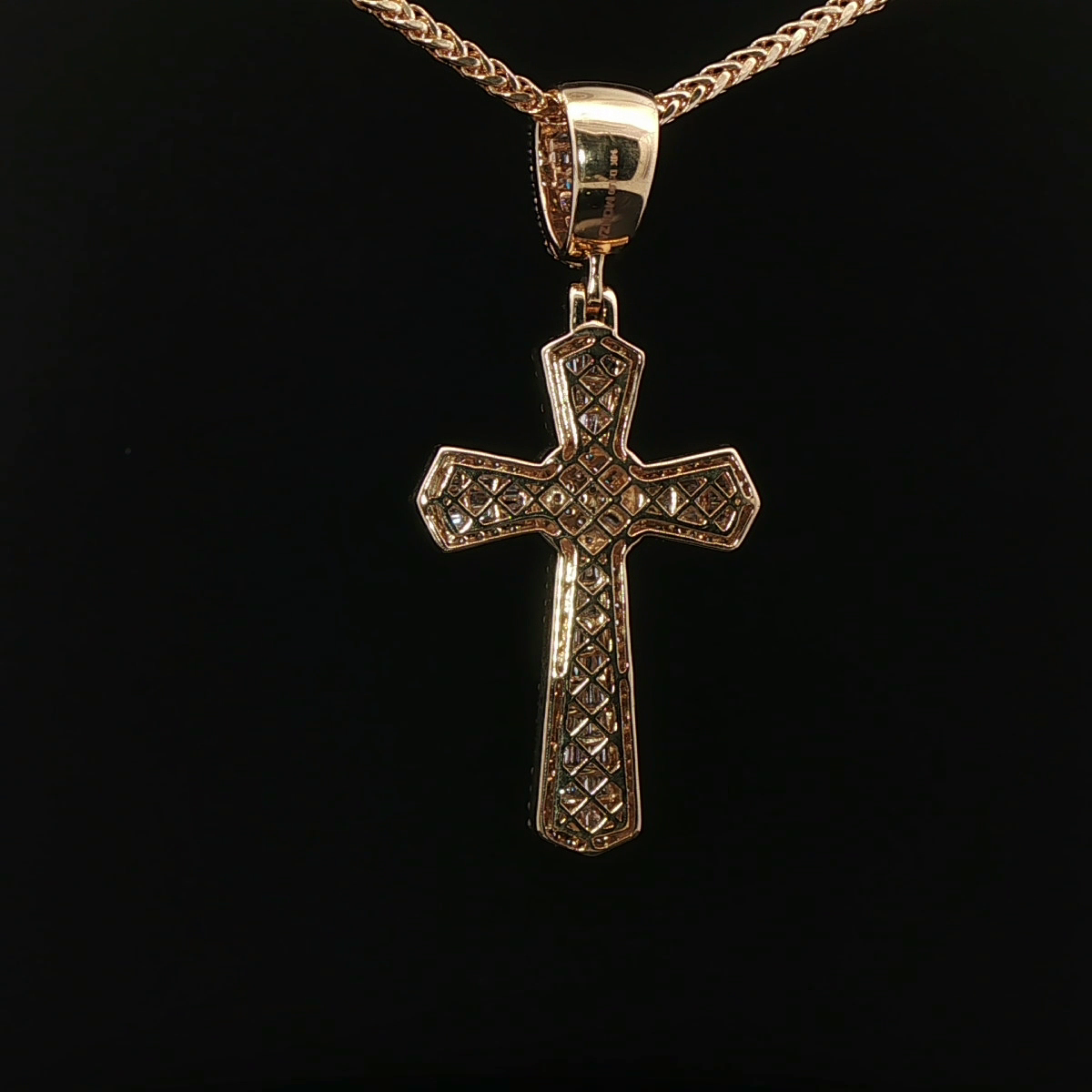 CRUZ  DE ORO CON DIAMANTES