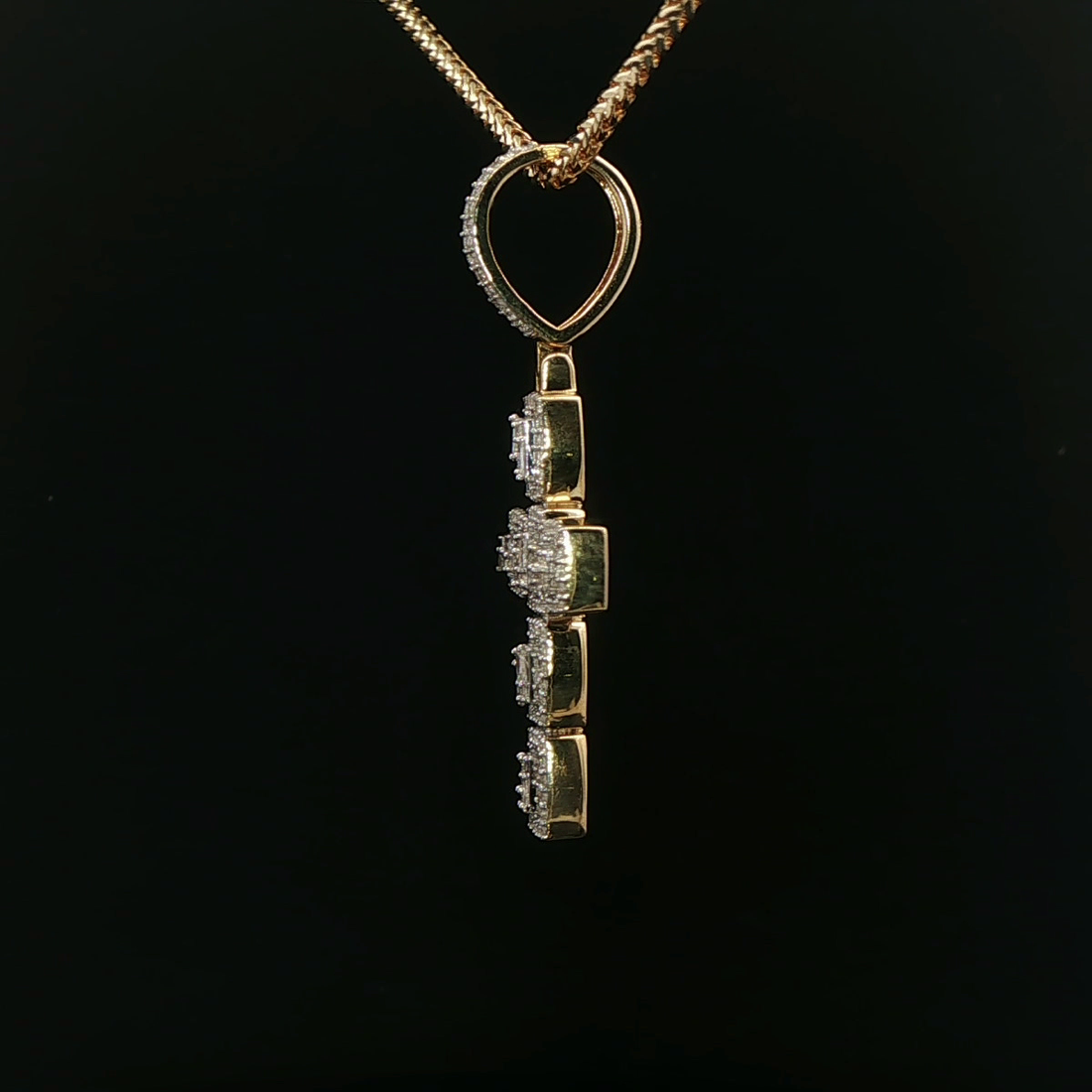 CRUZ DE ORO CON DIAMANTES