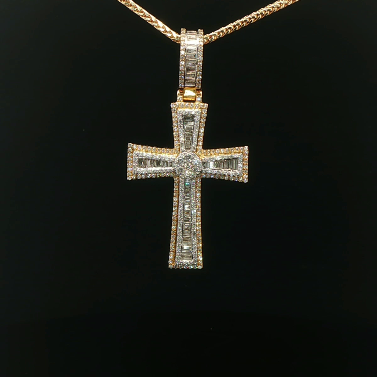 CRUZ DE ORO CON DIAMANTES