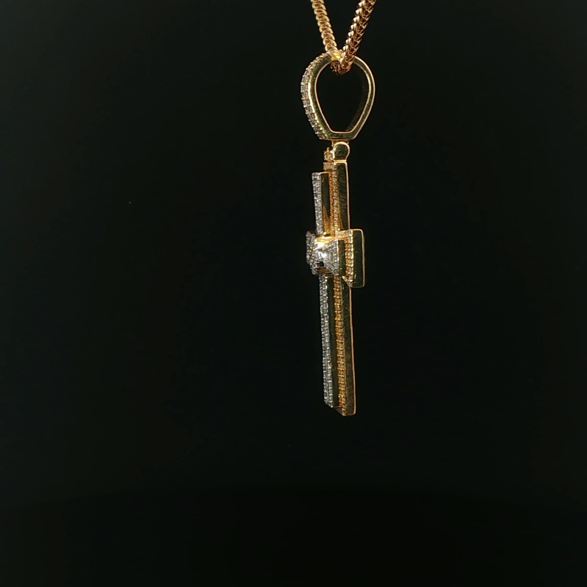 CRUZ DE ORO CON DIAMANTES