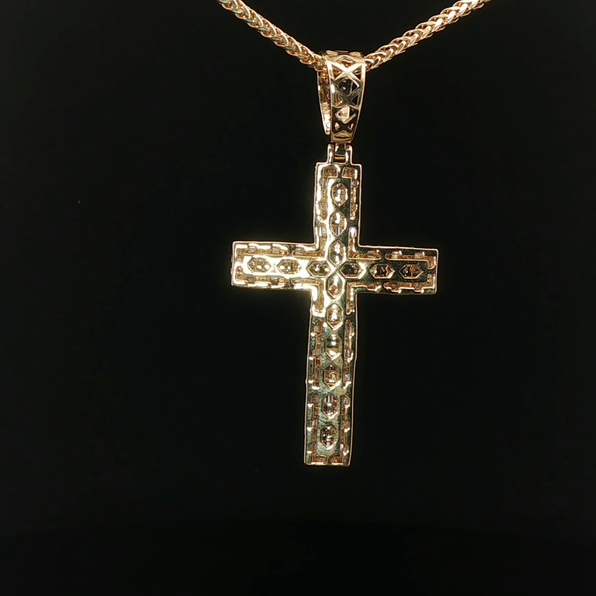CRUZ DE ORO CON CRISTO Y DIAMANTES