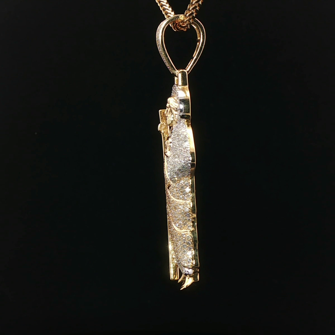 DIJE DE ORO CON DIAMANTES