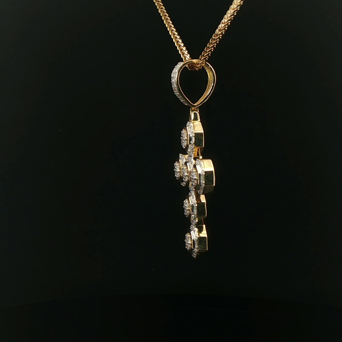 CRUZ DE ORO CON DIAMANTES