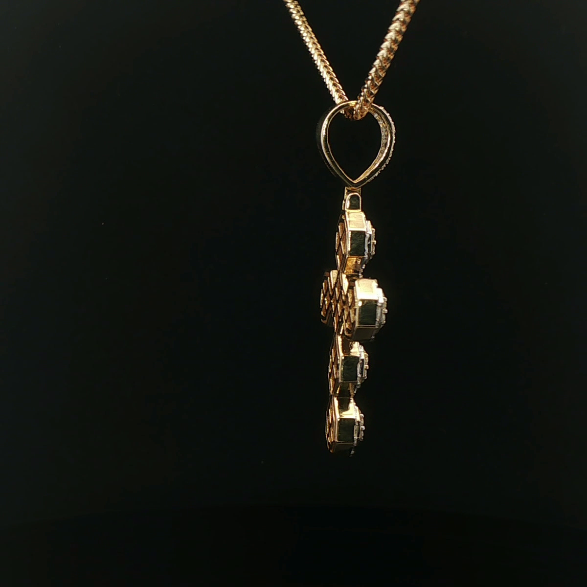 CRUZ DE ORO CON DIAMANTES