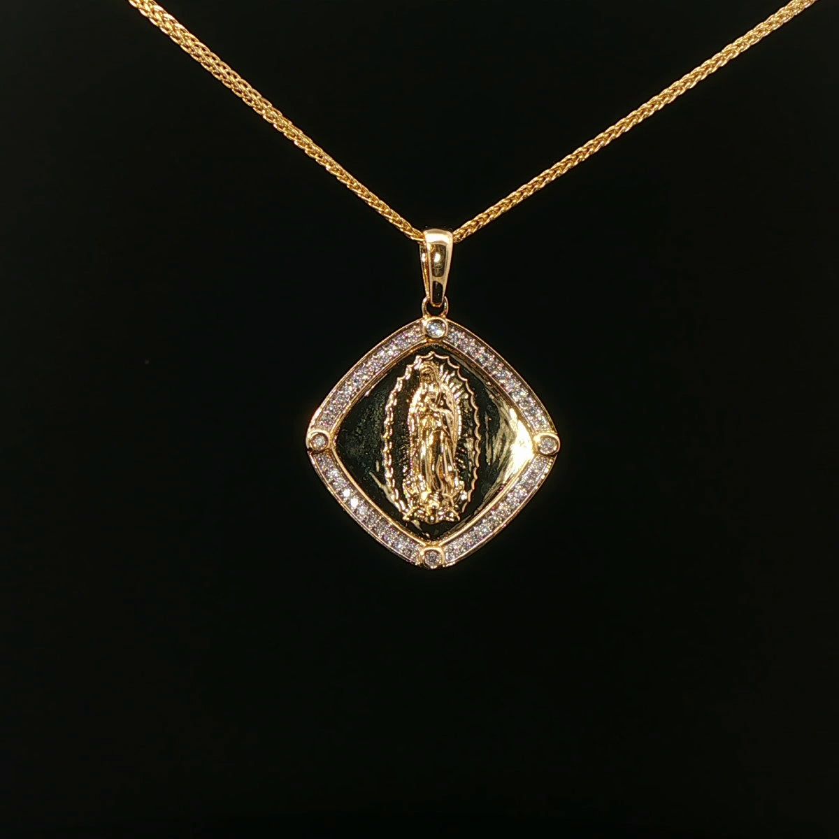 MEDALLA RELIGIOSA DE ORO CON DIAMANTES