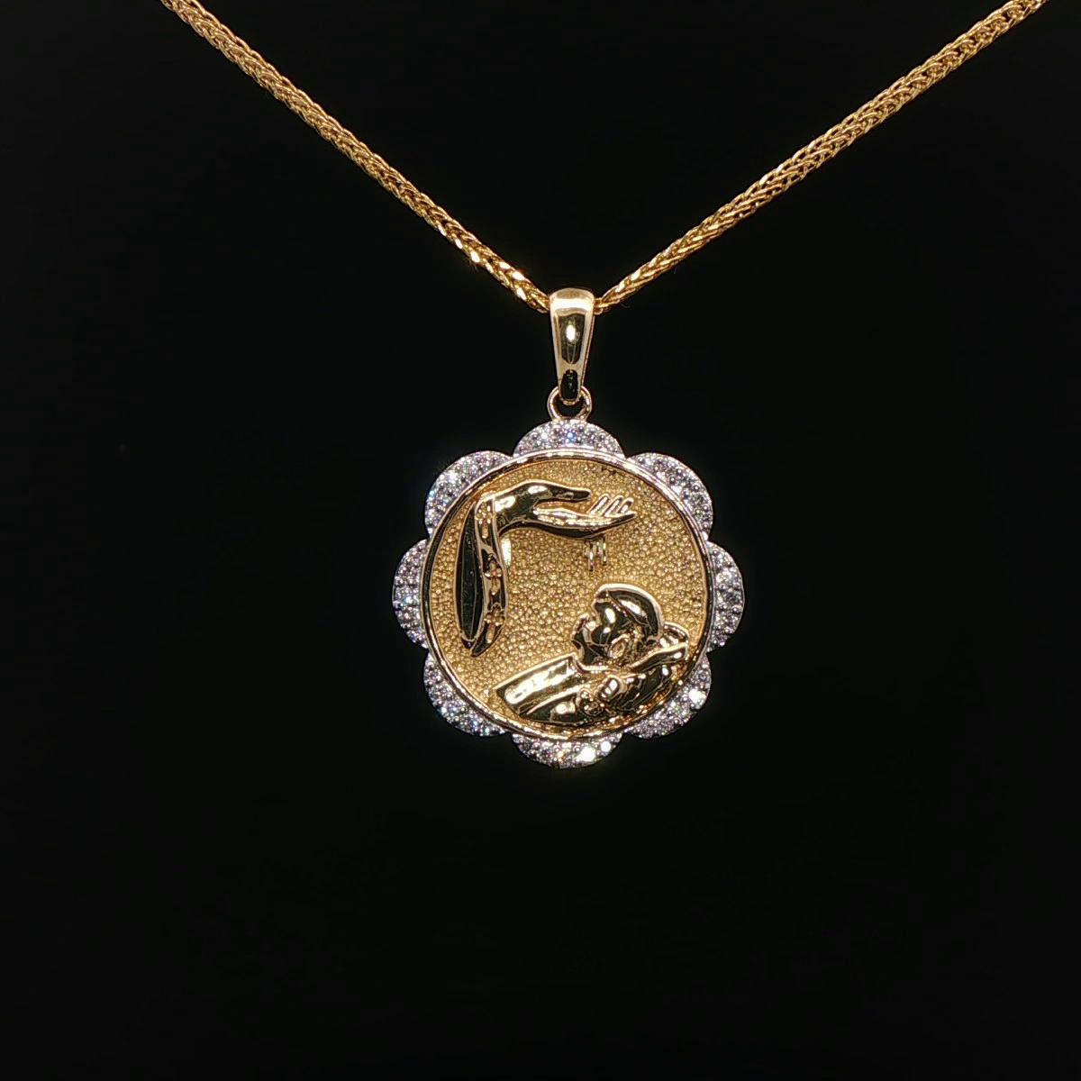 MEDALLA BAUTIZO DE ORO CON DIAMANTES