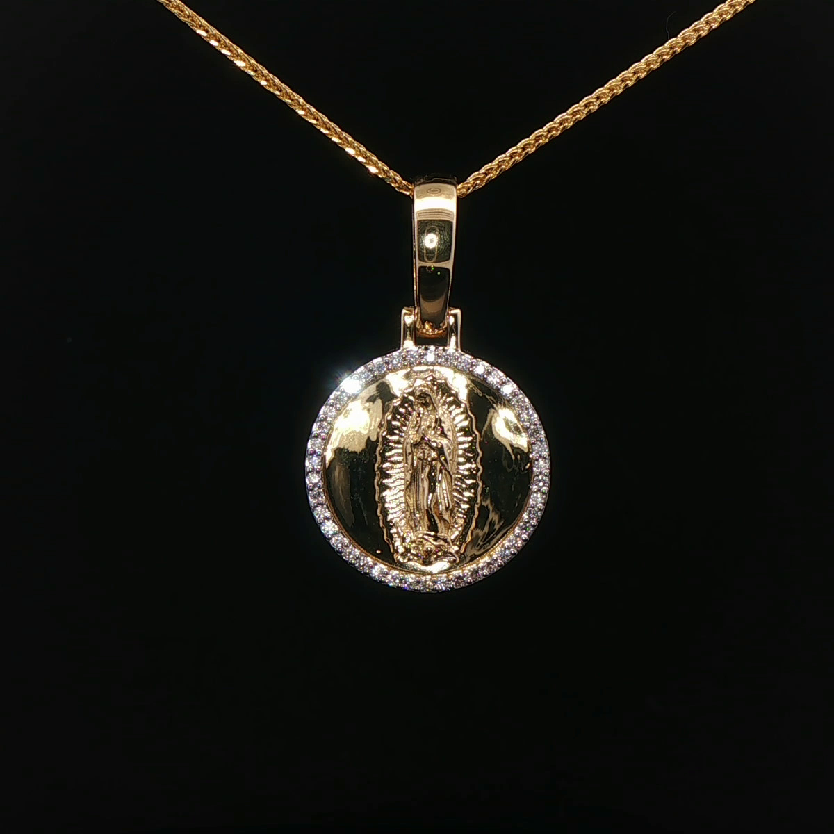 MEDALLA RELIGIOSA DE ORO CON DIAMANTES