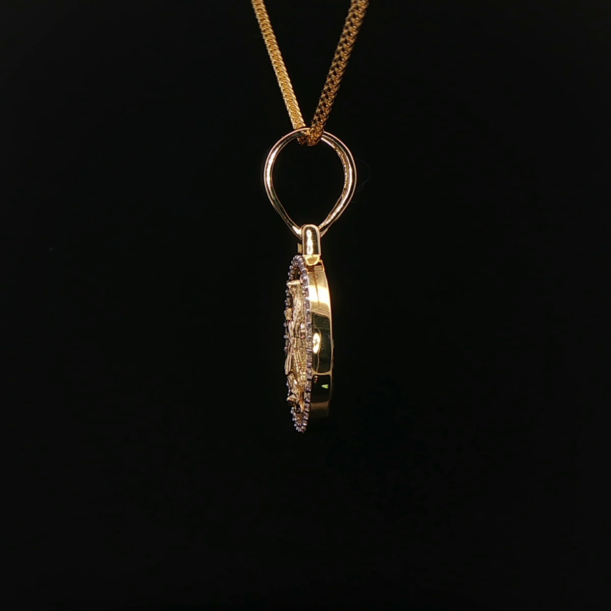 MEDALLA RELIGIOSA DE ORO CON DIAMANTES