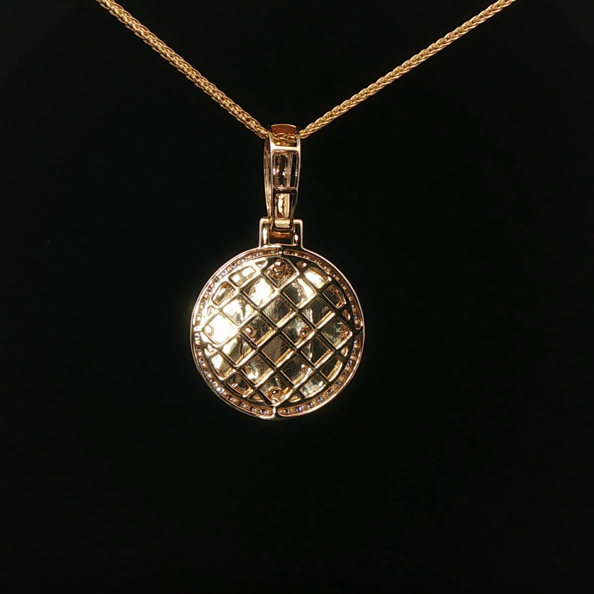 MEDALLA RELIGIOSA DE ORO CON DIAMANTES