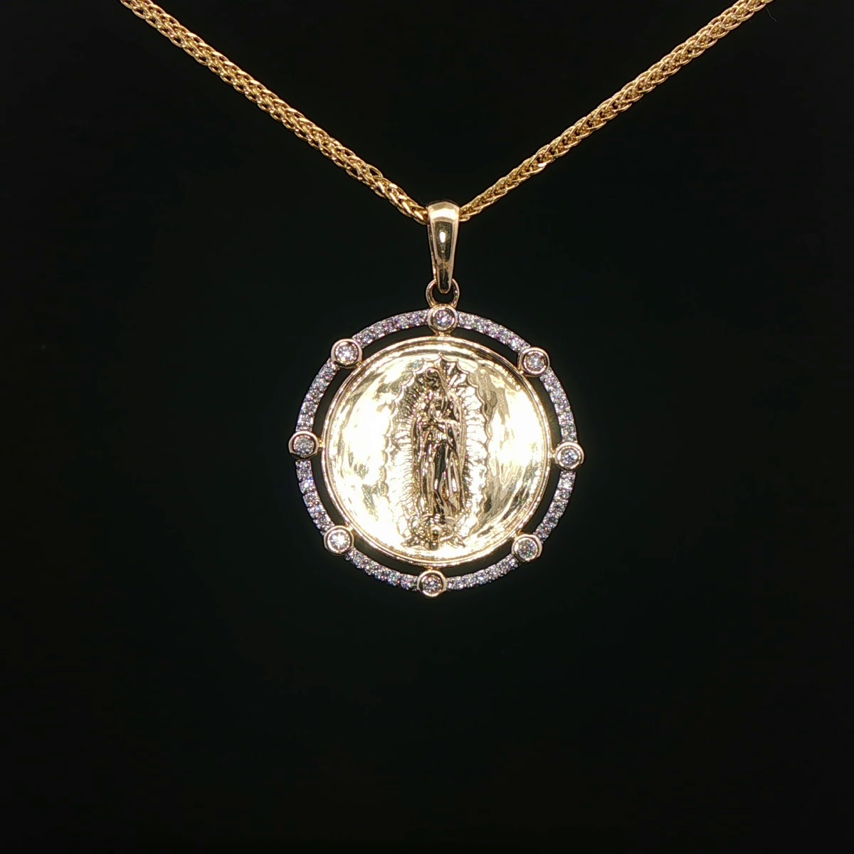 MEDALLA RELIGIOSA DE ORO CON DIAMANTES