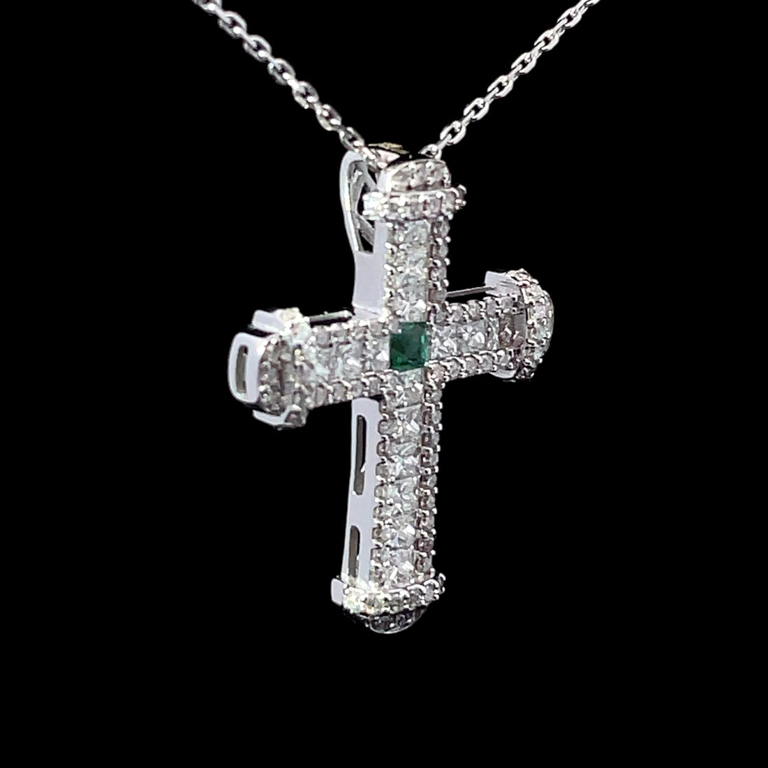 CRUZ DE ORO CON DIAMANTES Y ESMERALDA