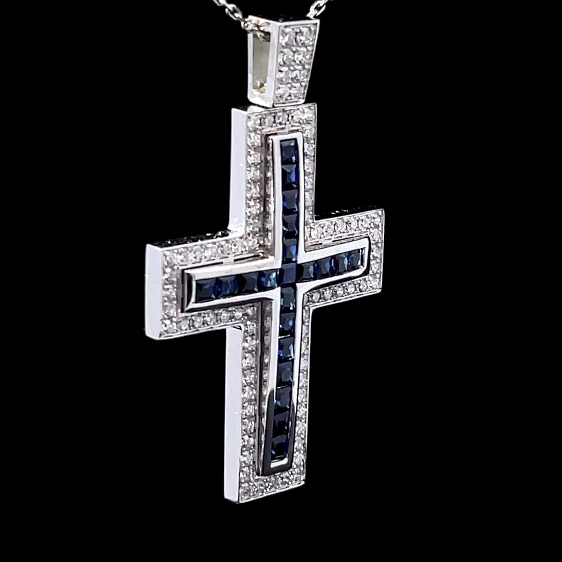 CRUZ DE ORO CON DIAMANTES Y ZAFIRO