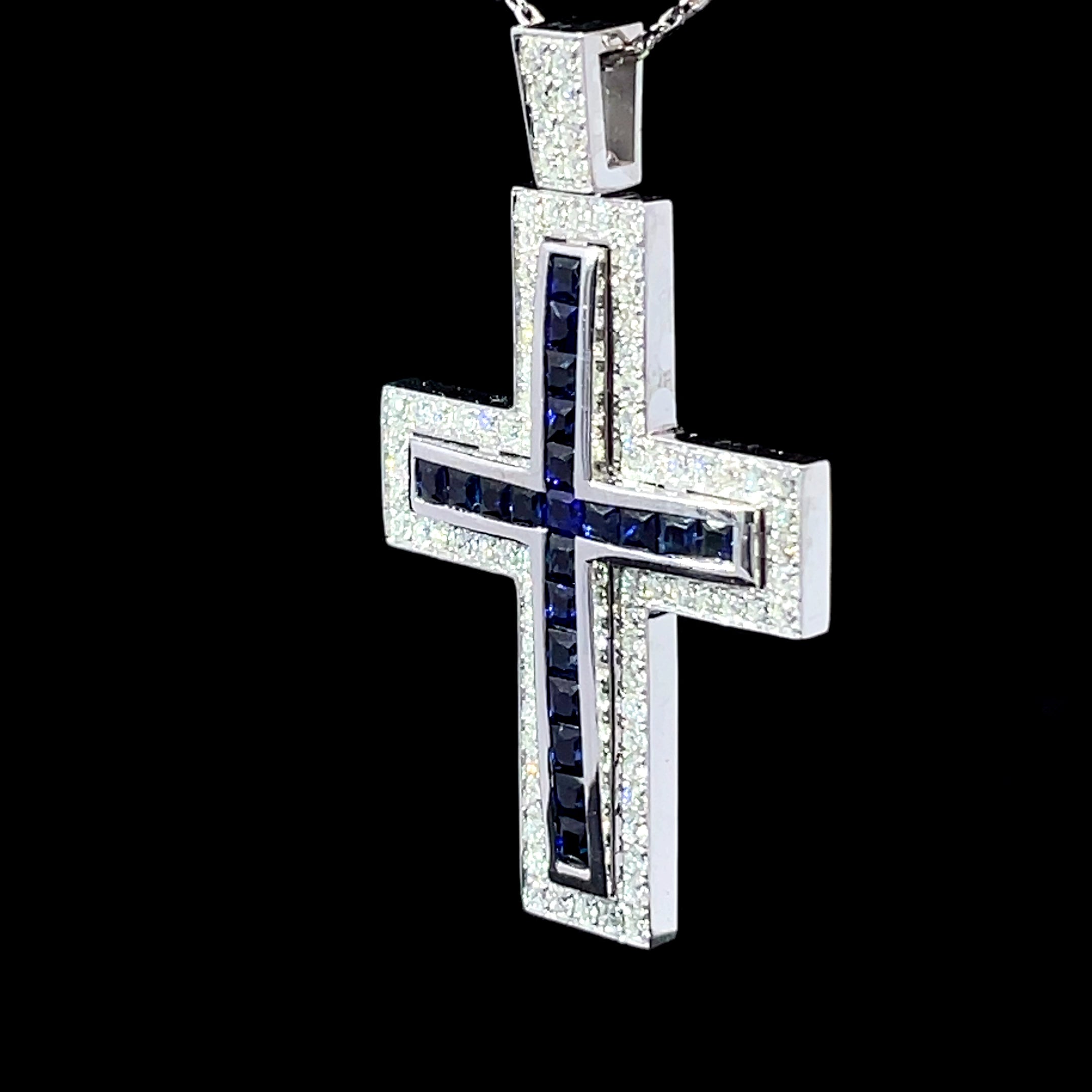 CRUZ DE ORO CON DIAMANTES Y ZAFIRO