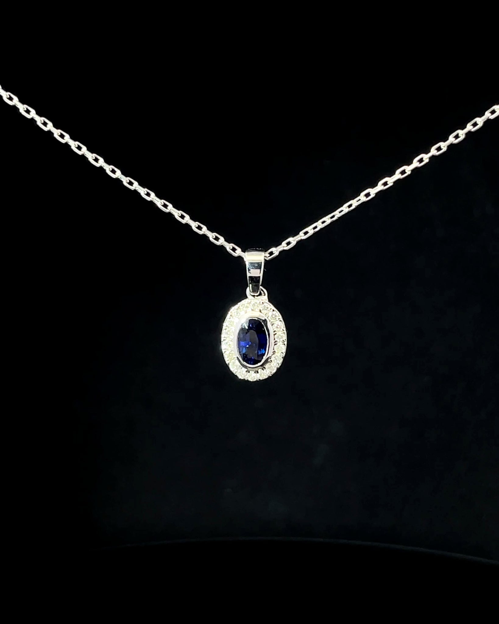 COLLAR DE ORO CON ZAFIRO Y DIAMANTES