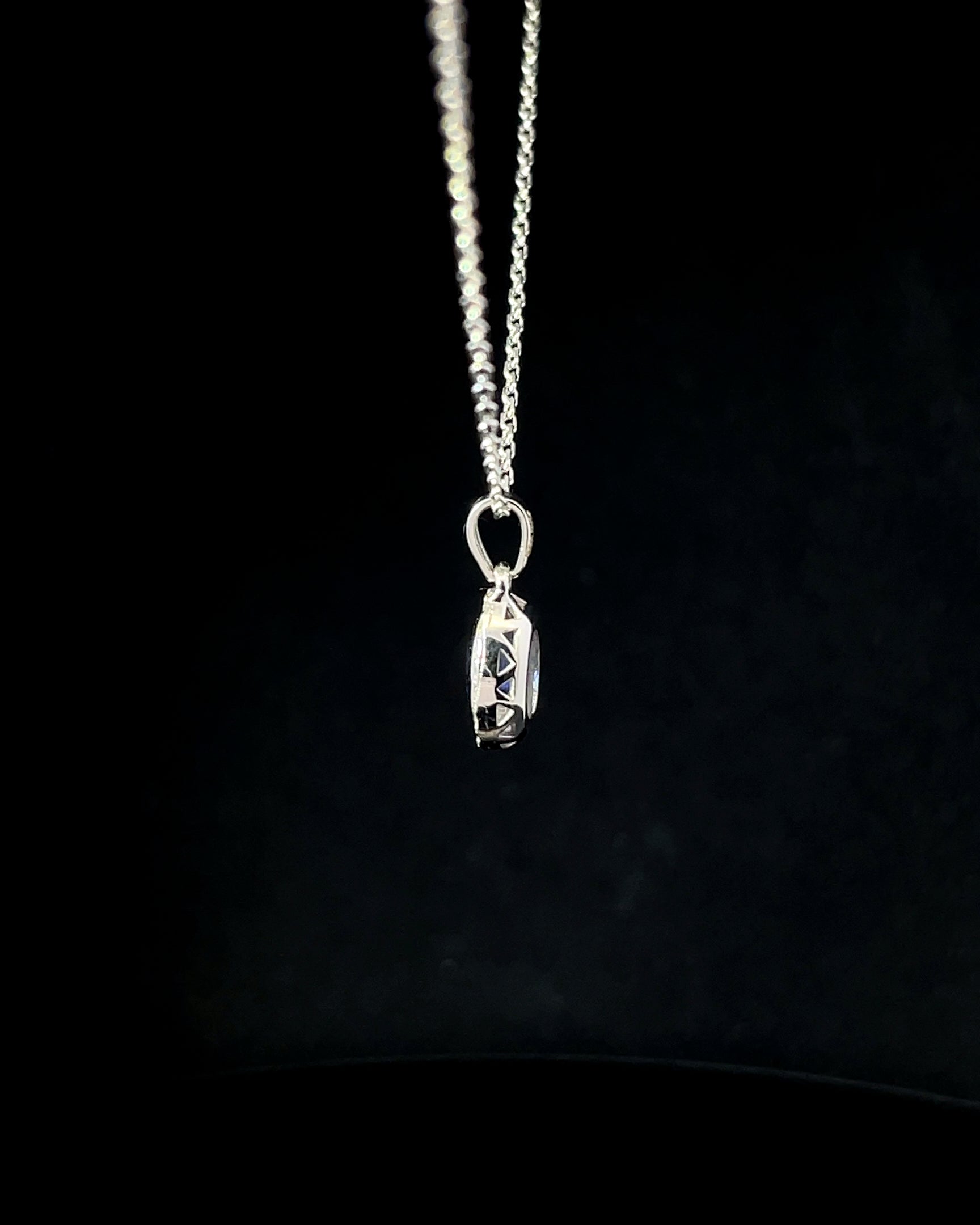 COLLAR DE ORO CON ZAFIRO Y DIAMANTES