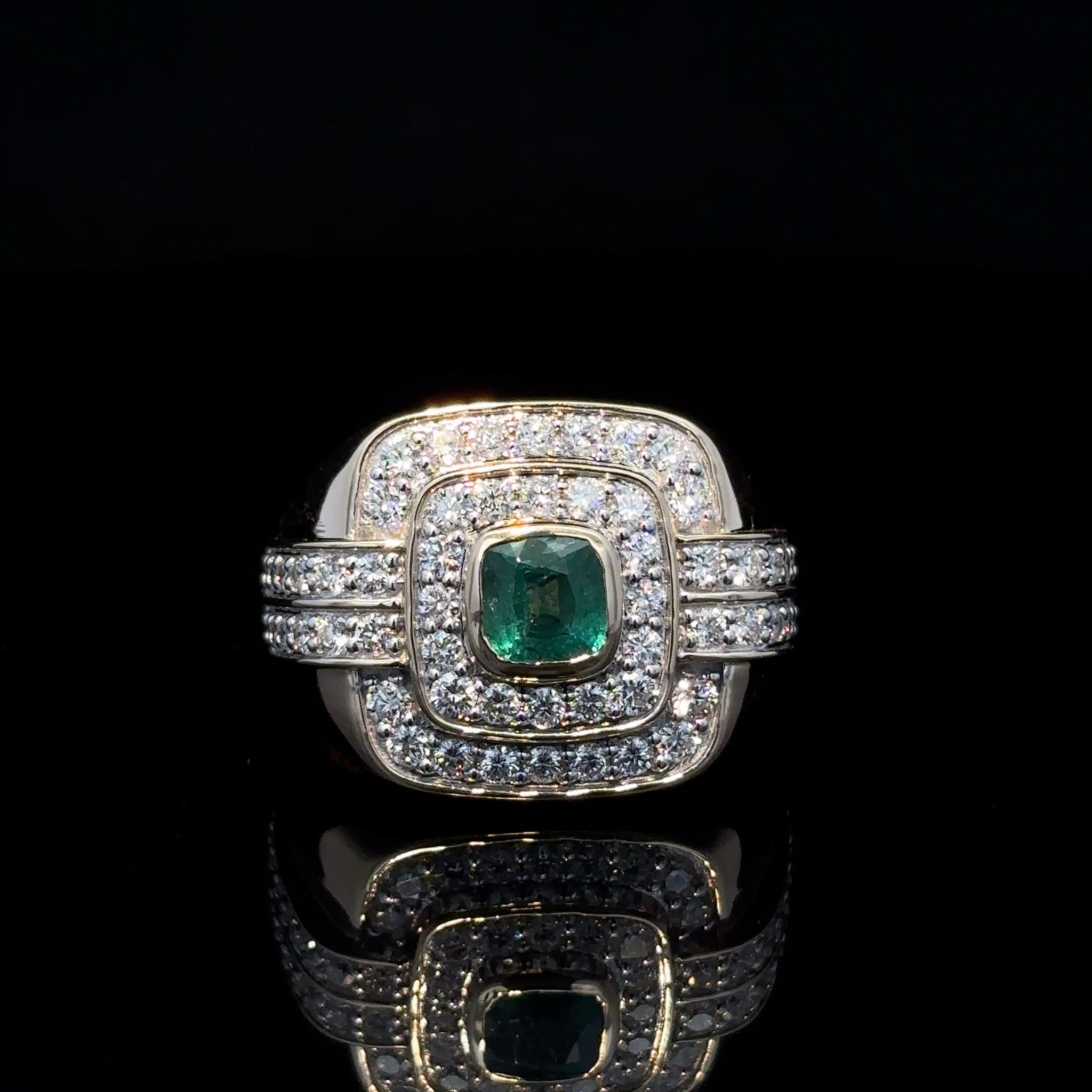 ANILLO DE ORO CON DIAMANTES Y ESMERALDA