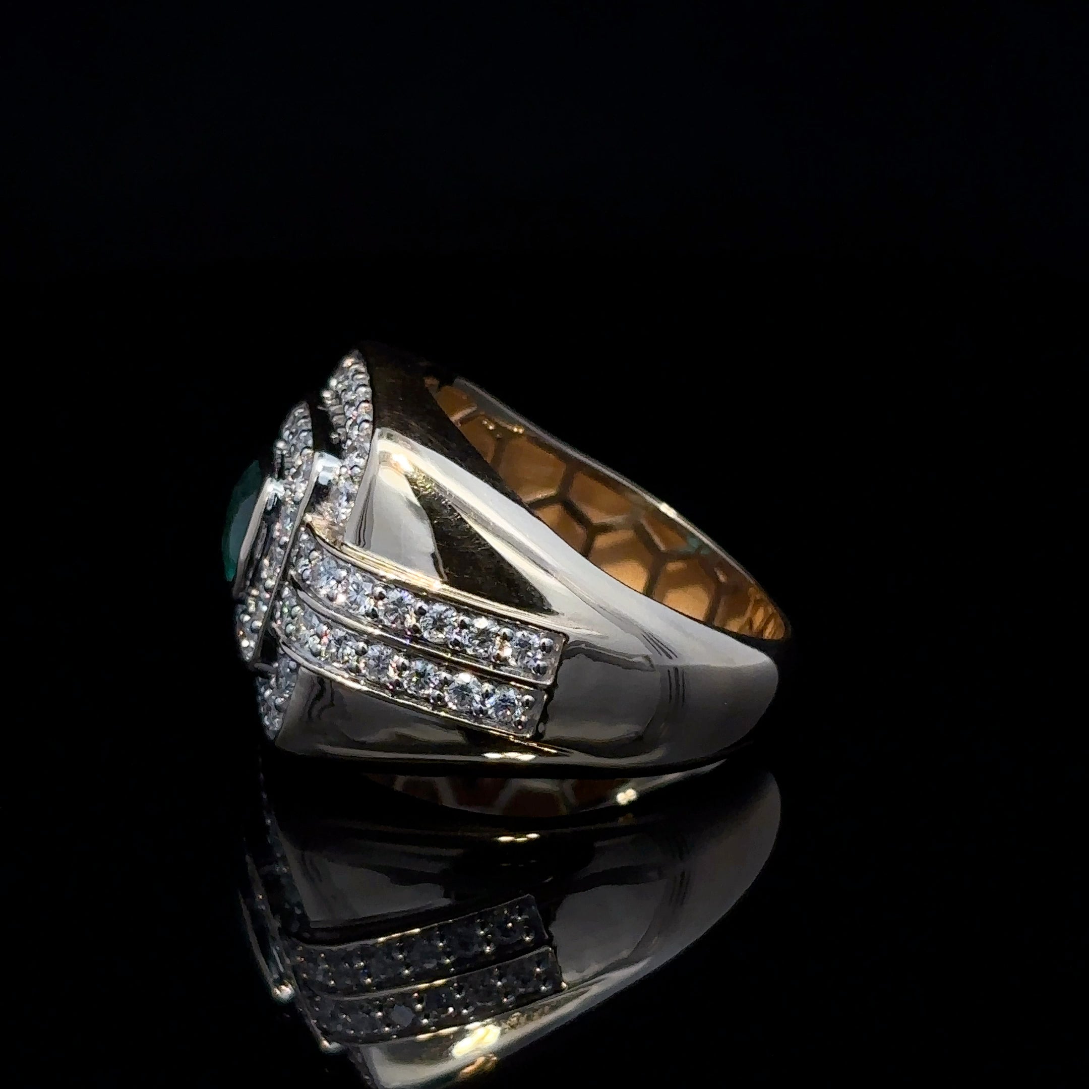 ANILLO DE ORO CON DIAMANTES Y ESMERALDA