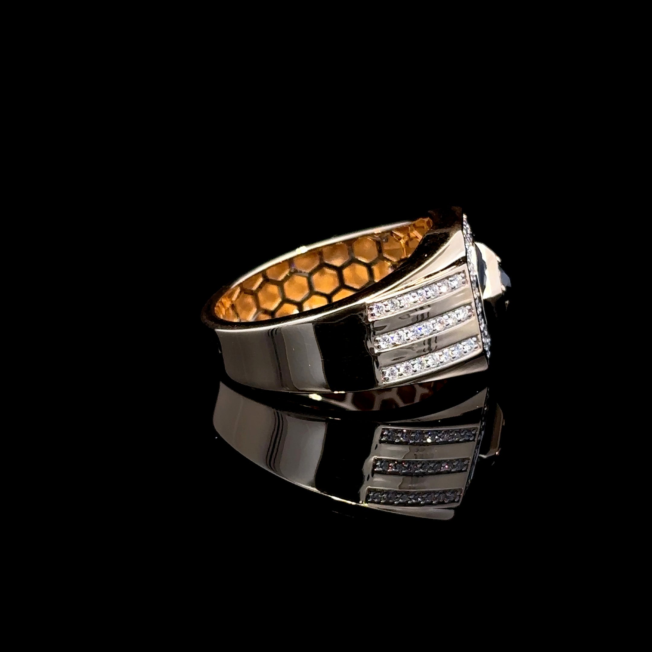 ANILLO DE ORO CON DIAMANTES BLANCOS Y NEGROS