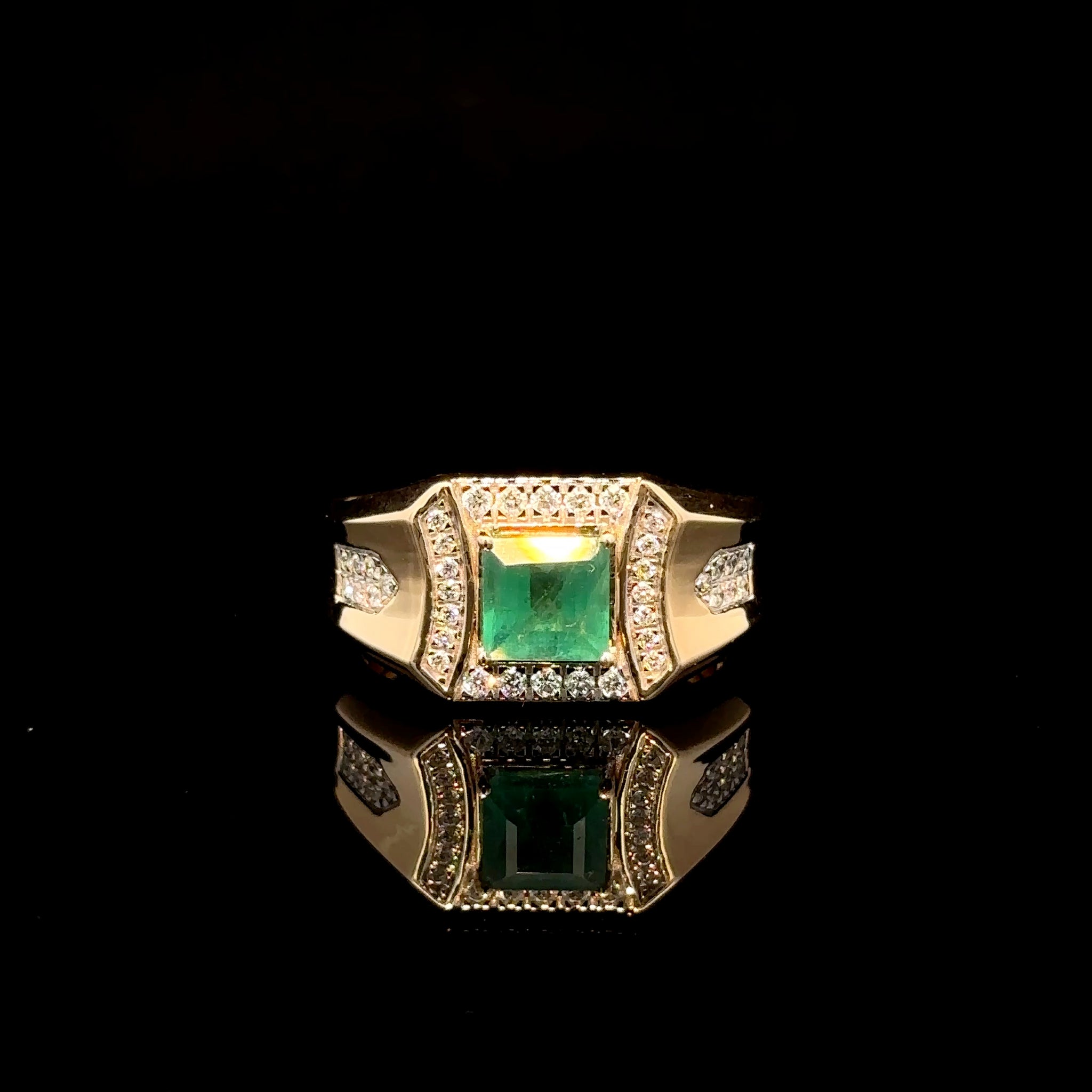 ANILLO DE ORO CON DIAMANTES Y ESMERALDA