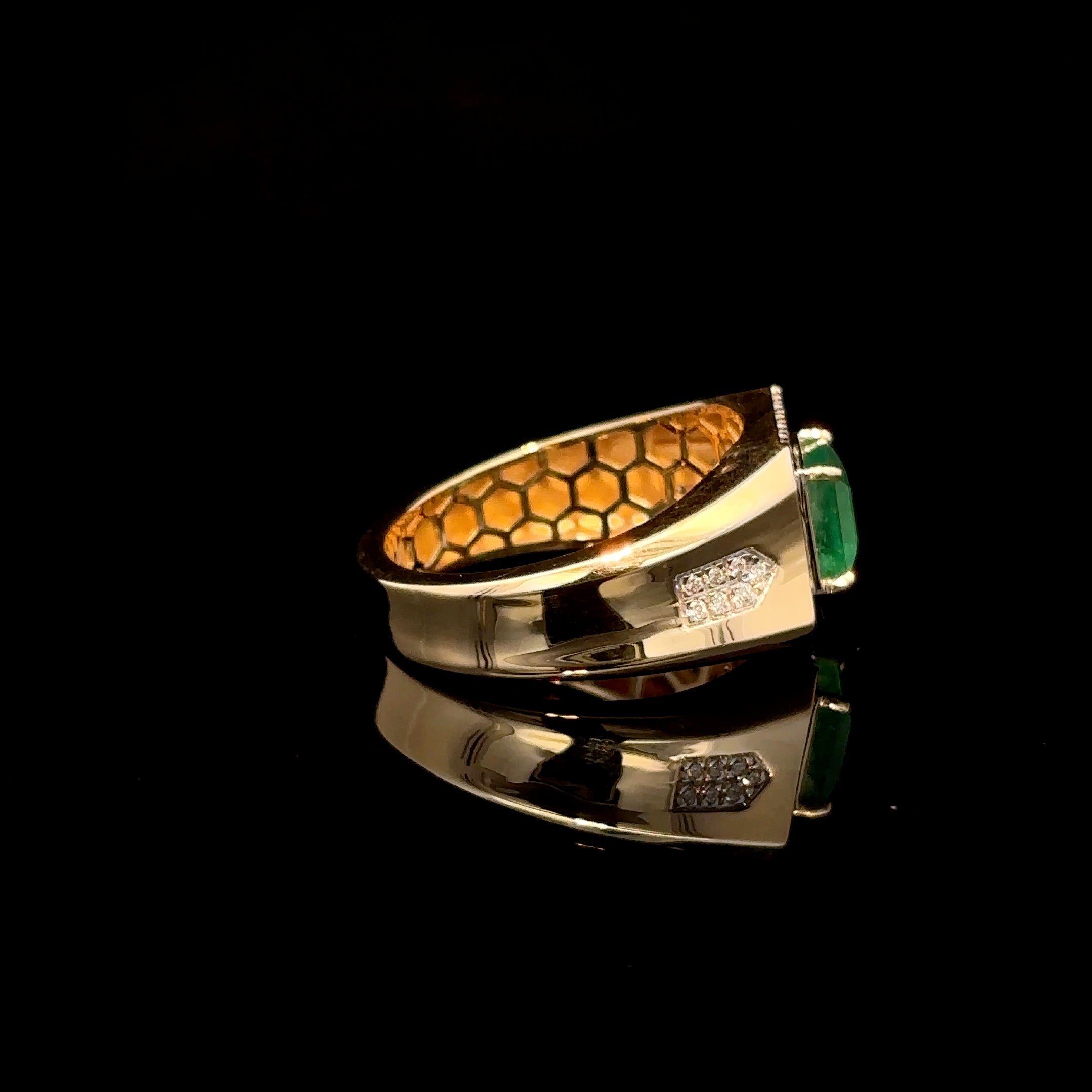 ANILLO DE ORO CON DIAMANTES Y ESMERALDA