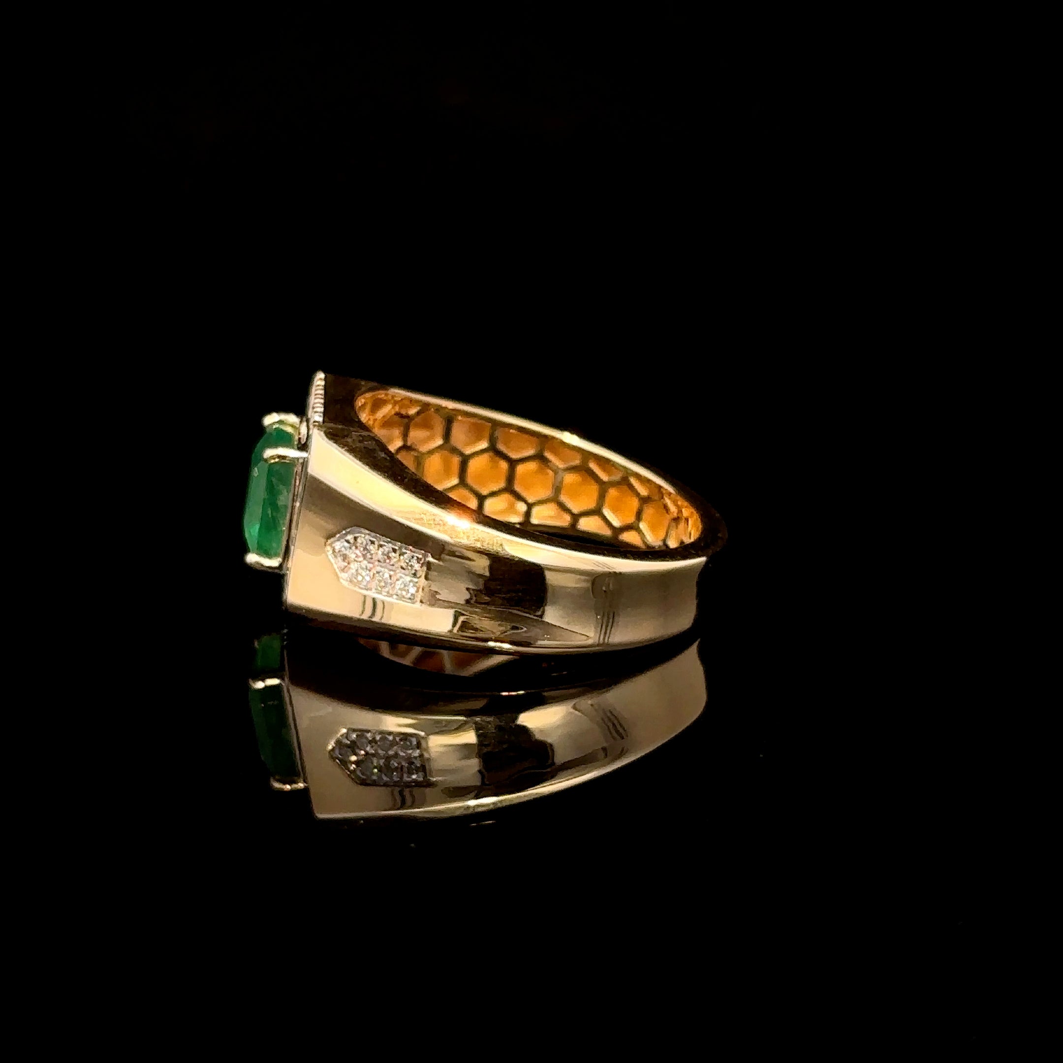 ANILLO DE ORO CON DIAMANTES Y ESMERALDA
