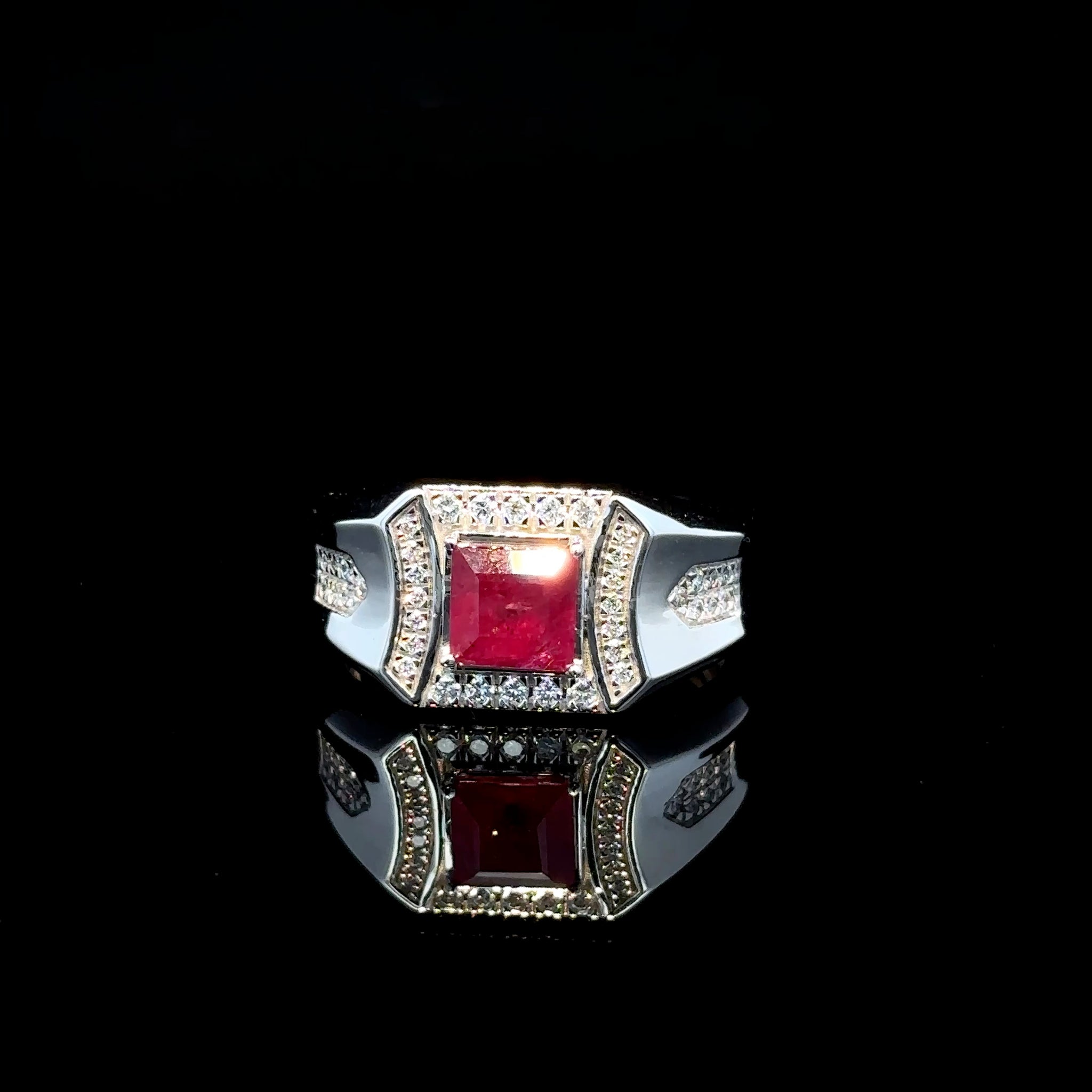 ANILLO DE ORO BLANCO CON DIAMANTE Y RUBI