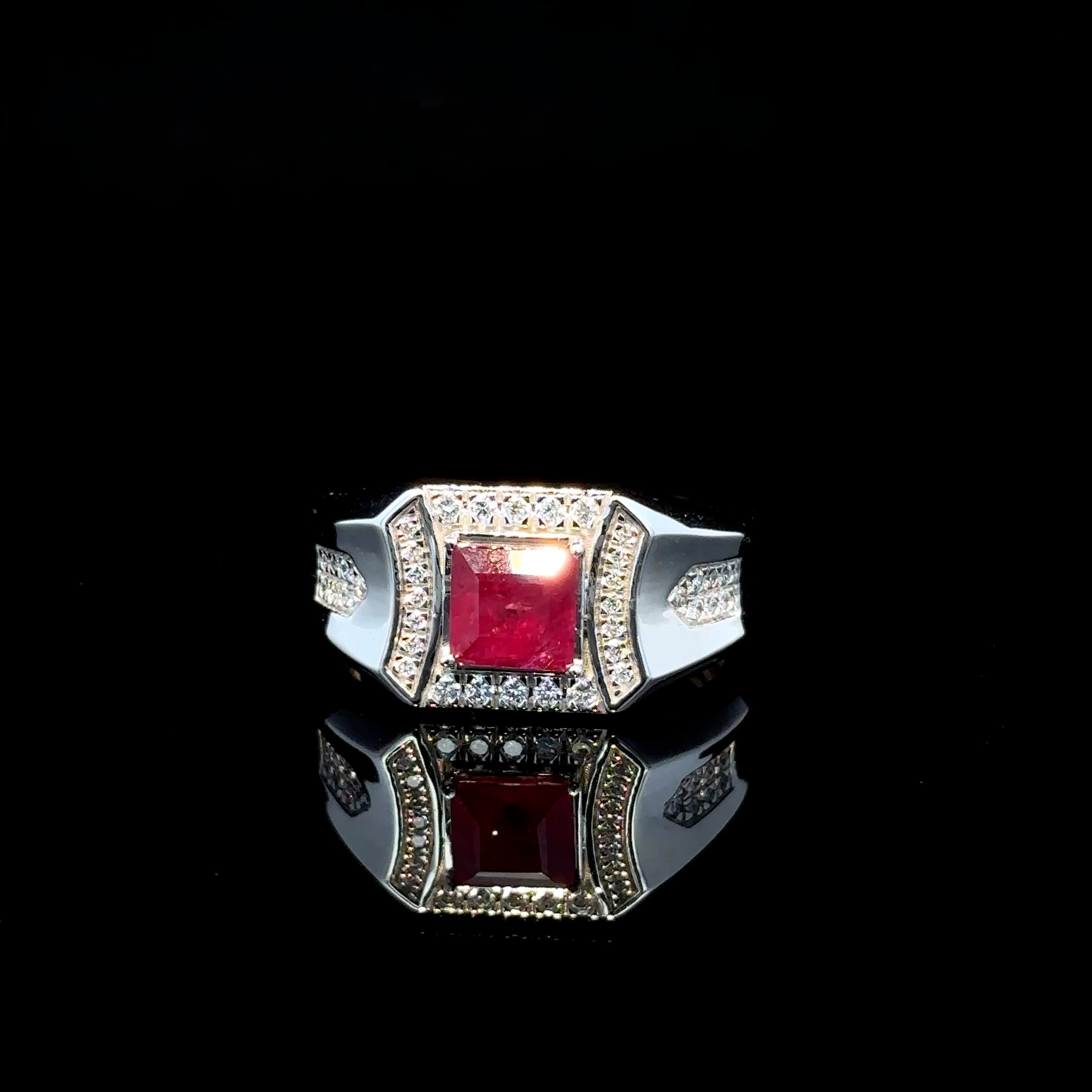 ANILLO DE ORO BLANCO CON DIAMANTE Y RUBI