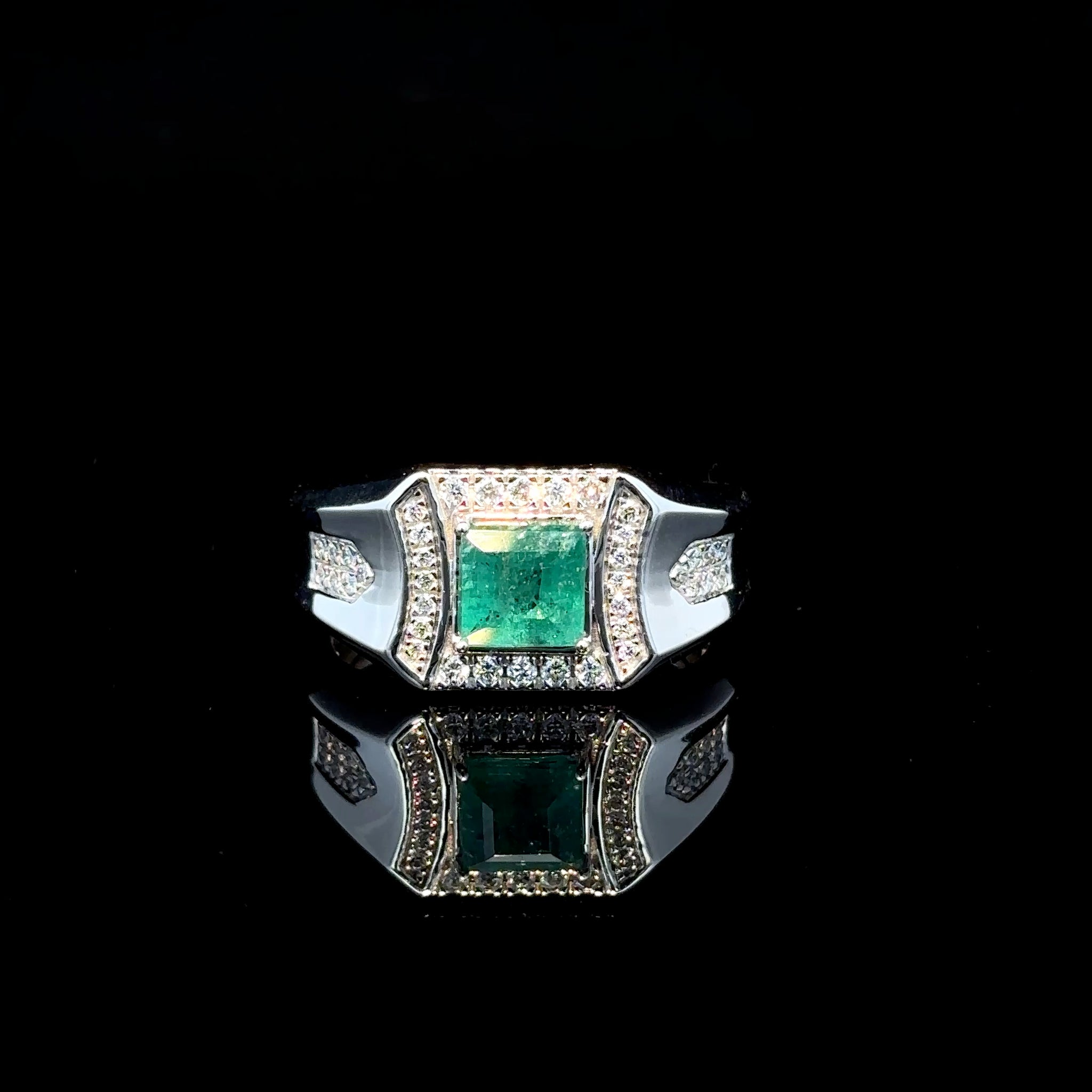 ANILLO DE ORO CON DIAMANTE Y ESMERALDA