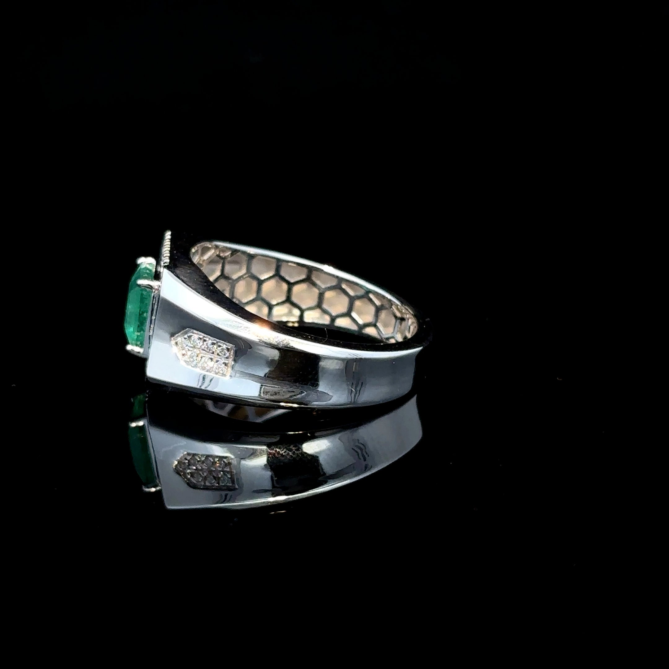 ANILLO DE ORO CON DIAMANTE Y ESMERALDA