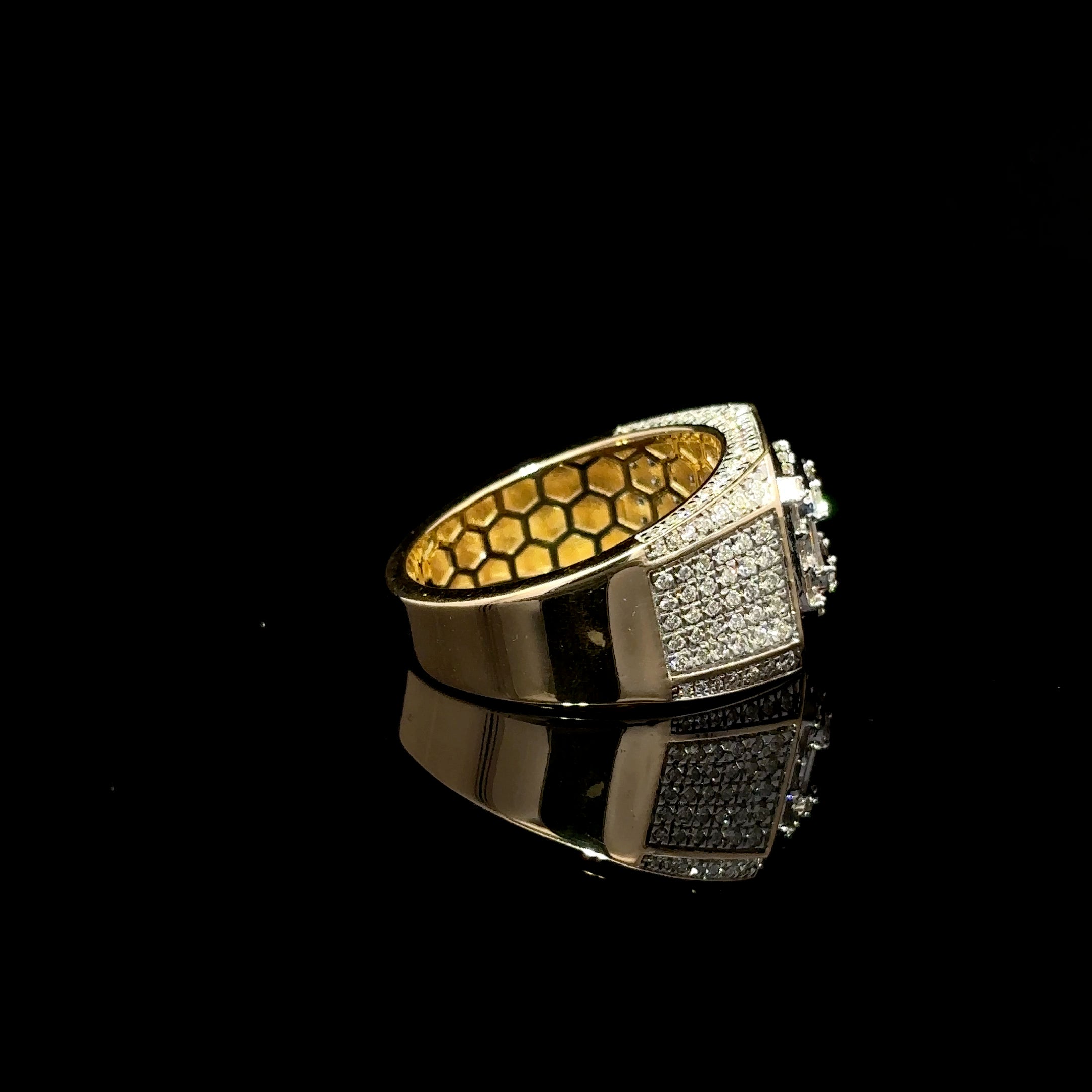ANILLO DE ORO CON DIAMANTE