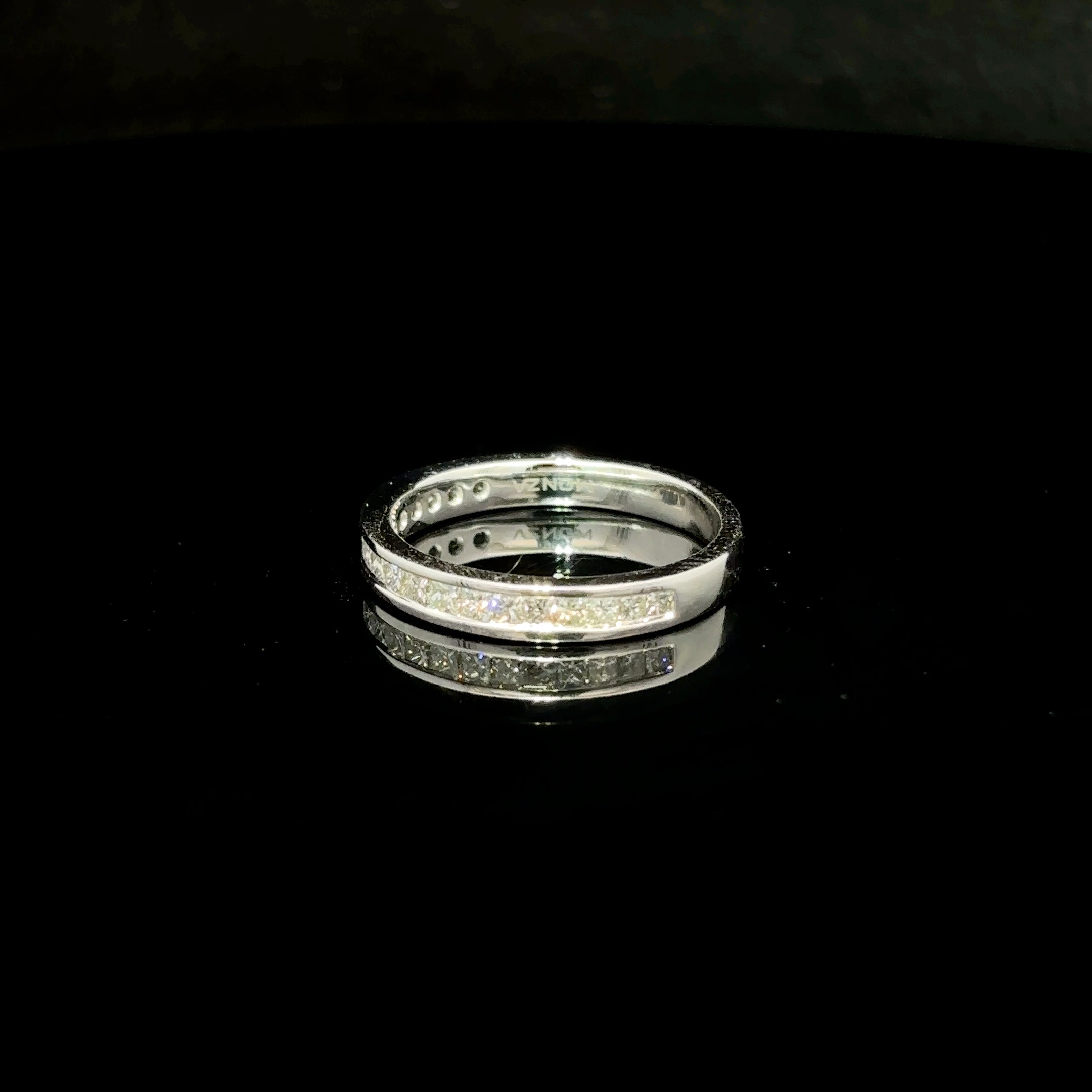 CHURUMBELA DE ORO CON DIAMANTES