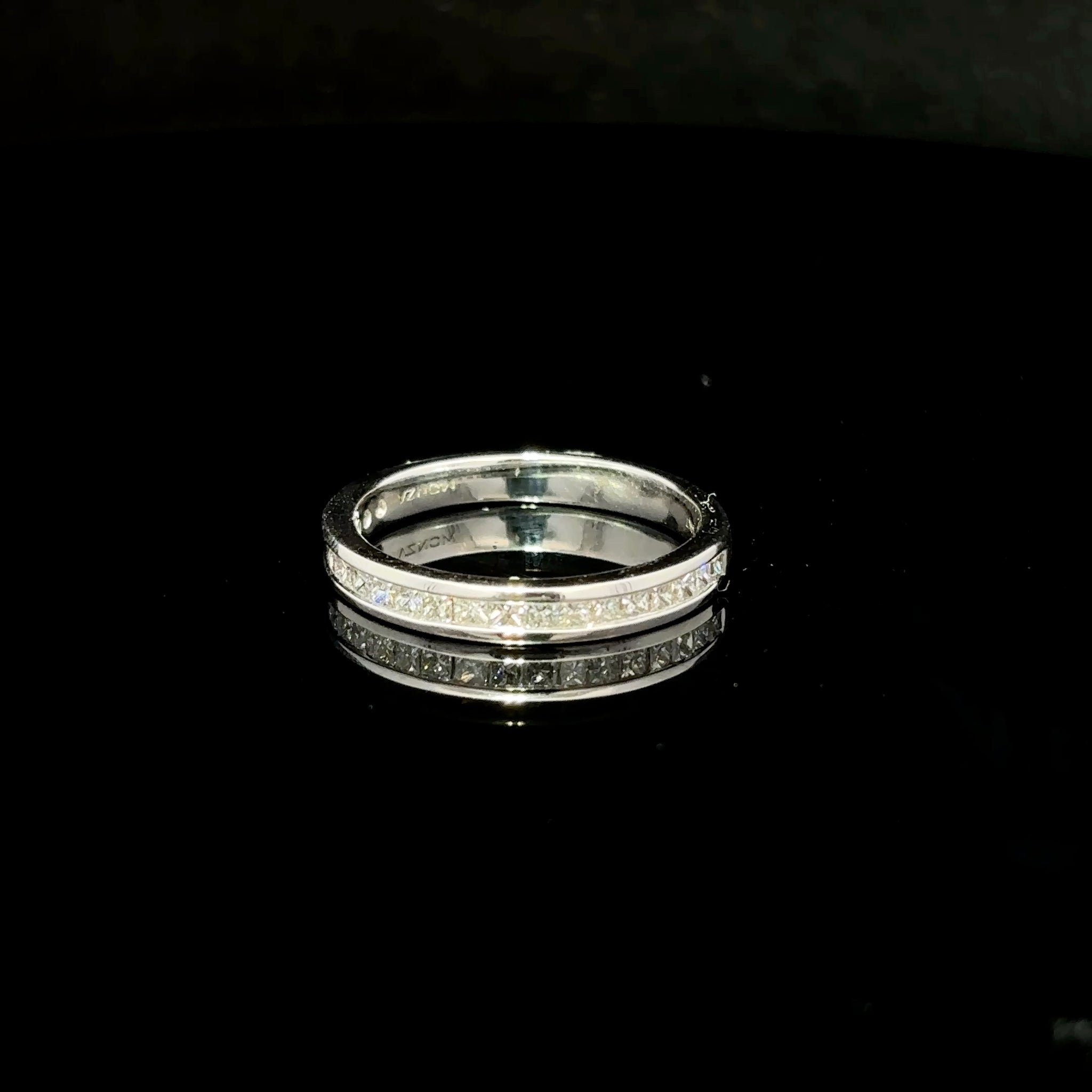 CHURUMBELA DE ORO CON DIAMANTES