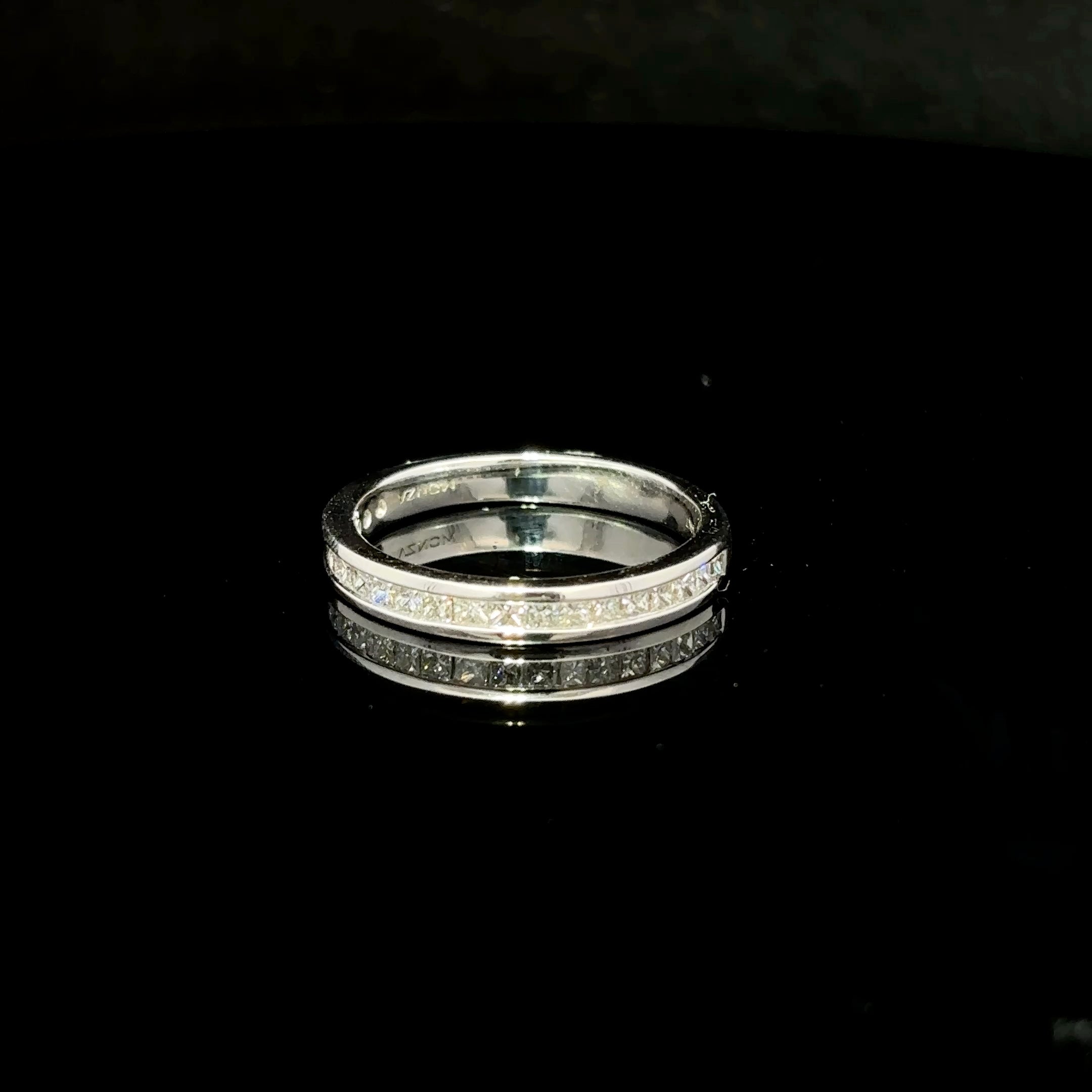 CHURUMBELA DE ORO CON DIAMANTES