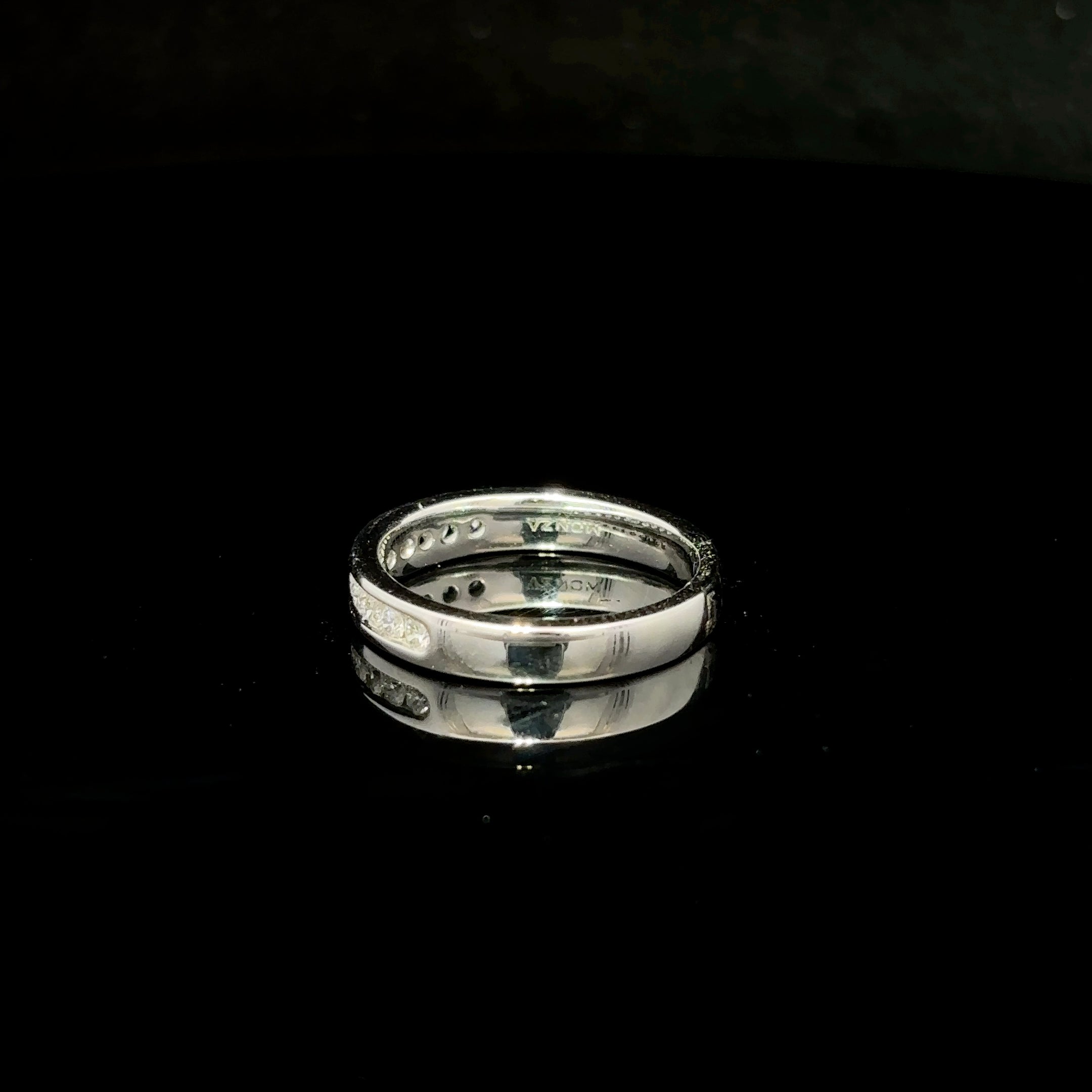 CHURUMBELA DE ORO CON DIAMANTES