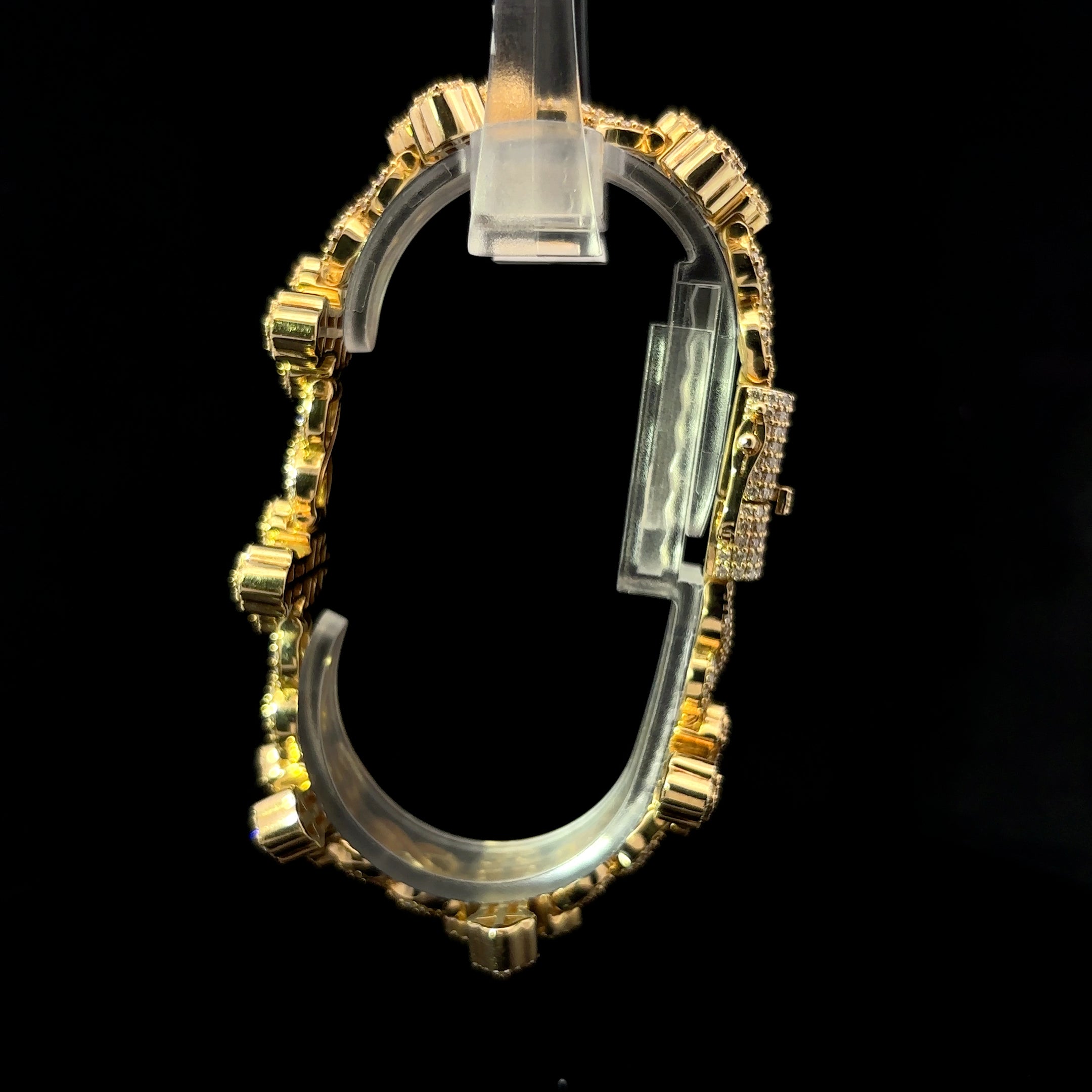 PULSERA DE DISEÑO EN ORO CON DIAMANTES