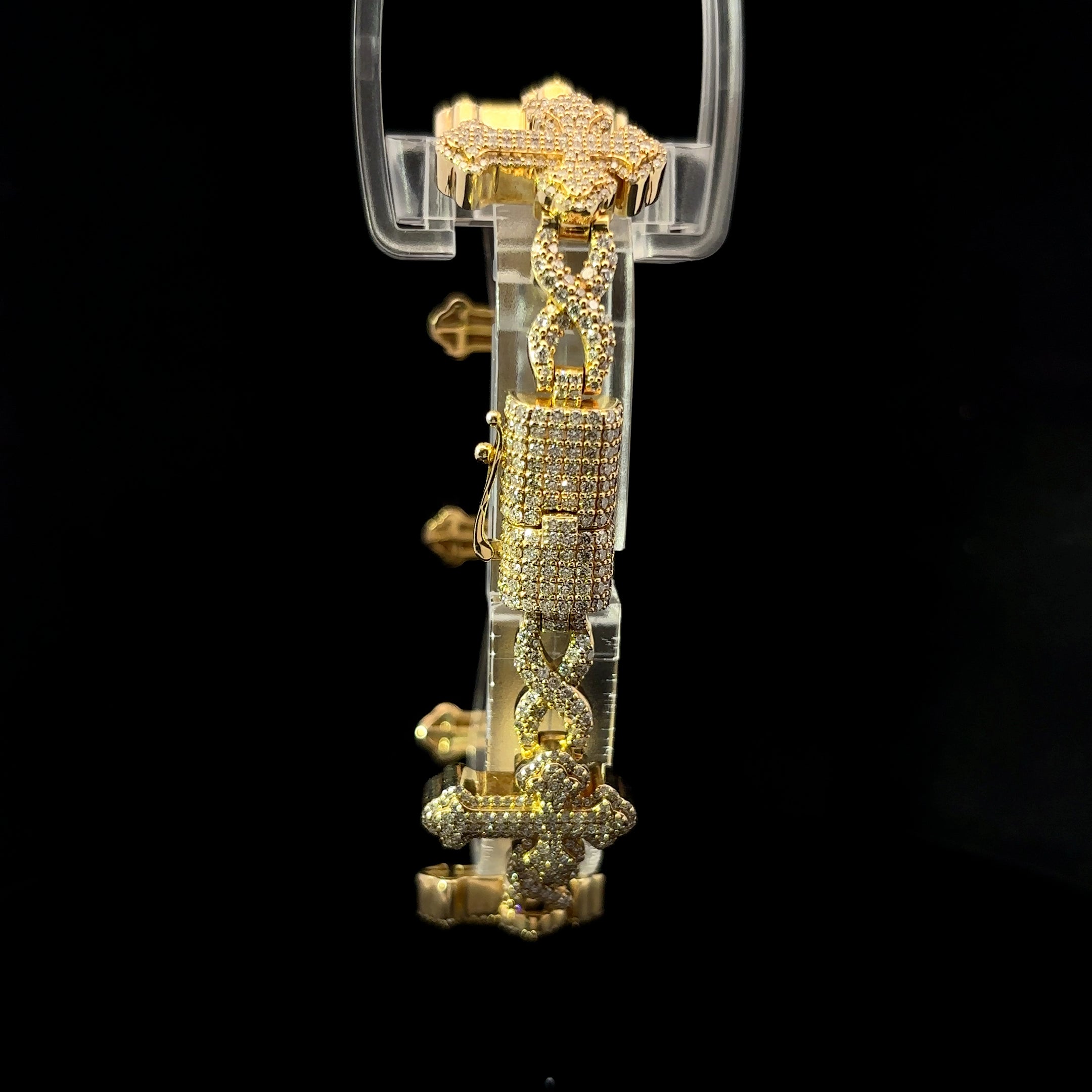 PULSERA DE DISEÑO EN ORO CON DIAMANTES